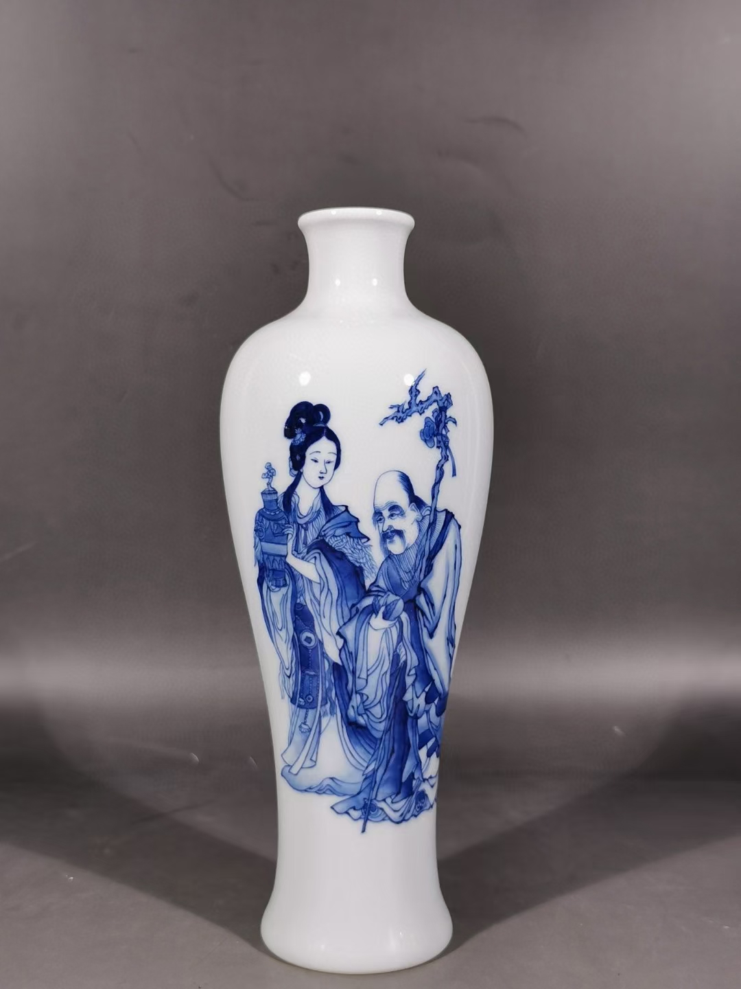 精品收藏 清康熙,青花人物麻姑献寿梅瓶. 尺寸:高度23公分 肚径8.