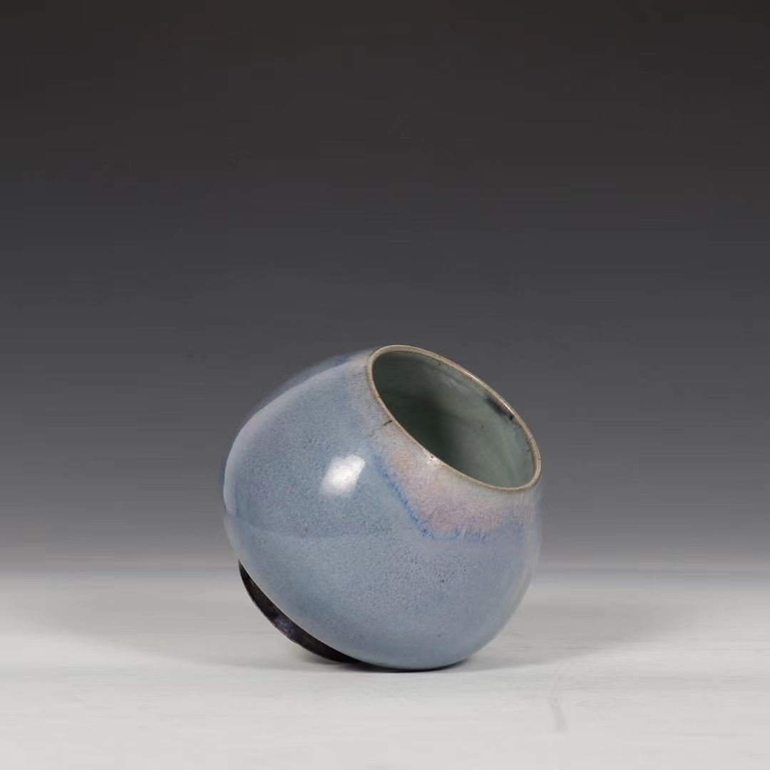 精品旧藏 宋钧窑葡萄紫釉鸡心罐. 规格:高9.2公分 口径6.