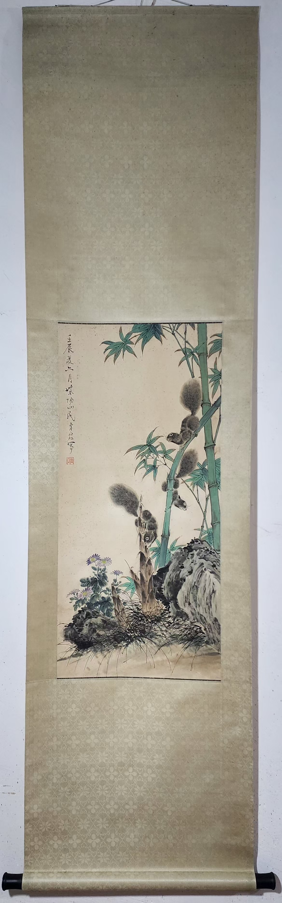 精品收藏 虚谷 松鼠图立轴 . 画心尺寸:84.5*39.5cm. #水墨画# #国画