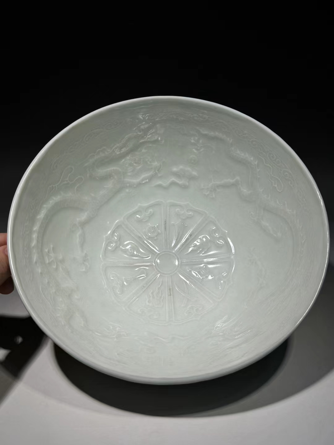 精品收藏 元 枢府窑卵白釉八宝龙纹深腹碗.