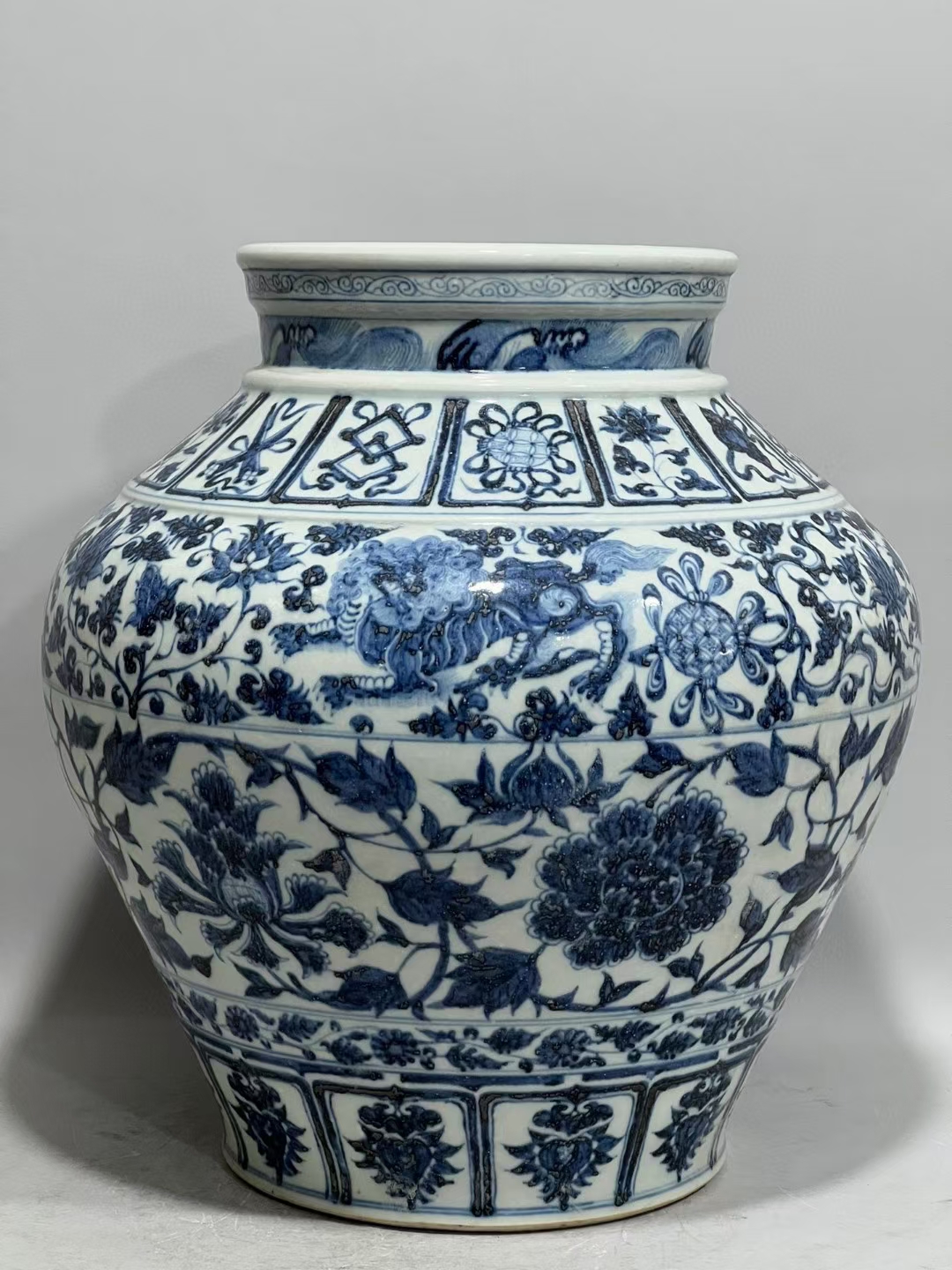 精品收藏 元,青花八宝缠枝莲纹兽罐. 尺寸:高36厘米,口径19.