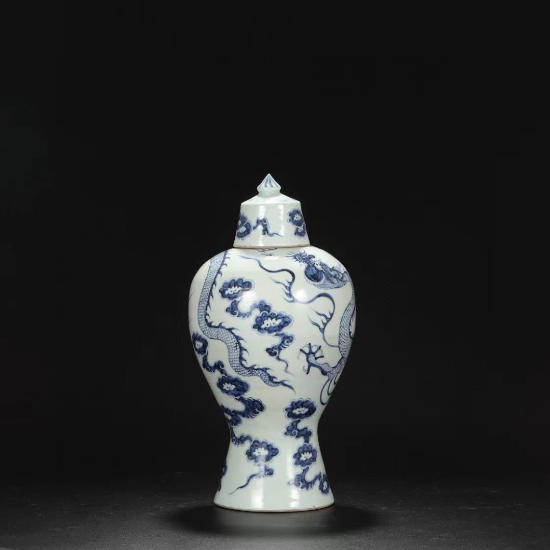 精品收藏  明 洪武青花龙纹带盖大梅瓶"春寿" 款. 尺寸:高40.