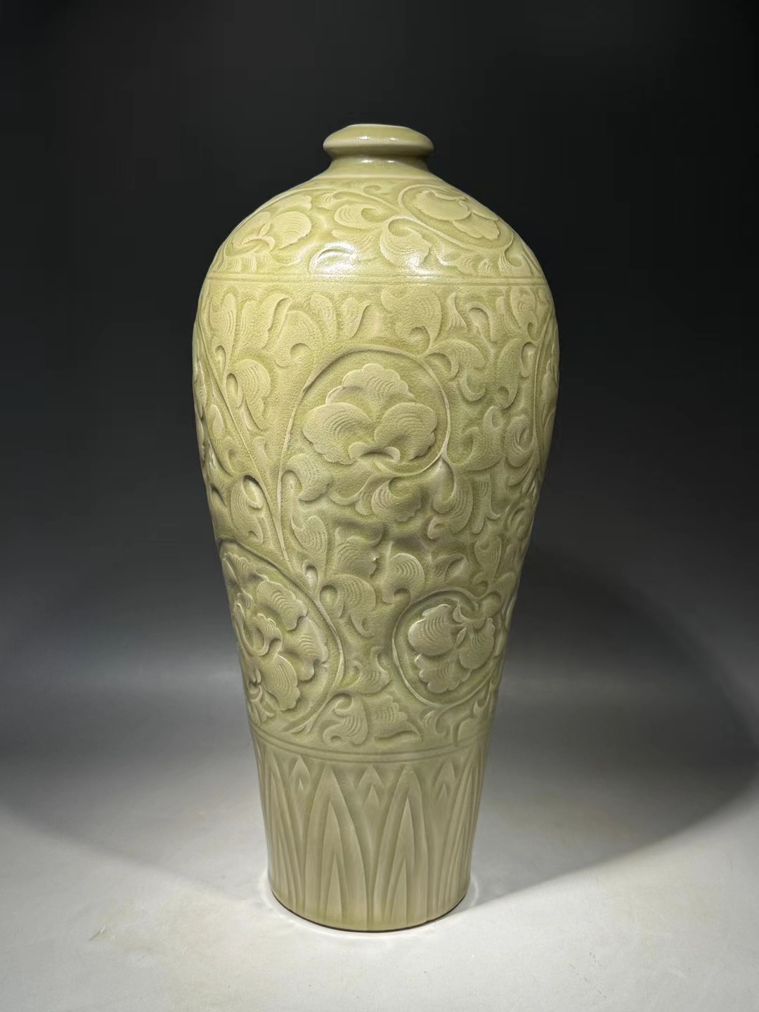 精品收藏 金 耀州窑青釉刻花牡丹纹梅瓶.