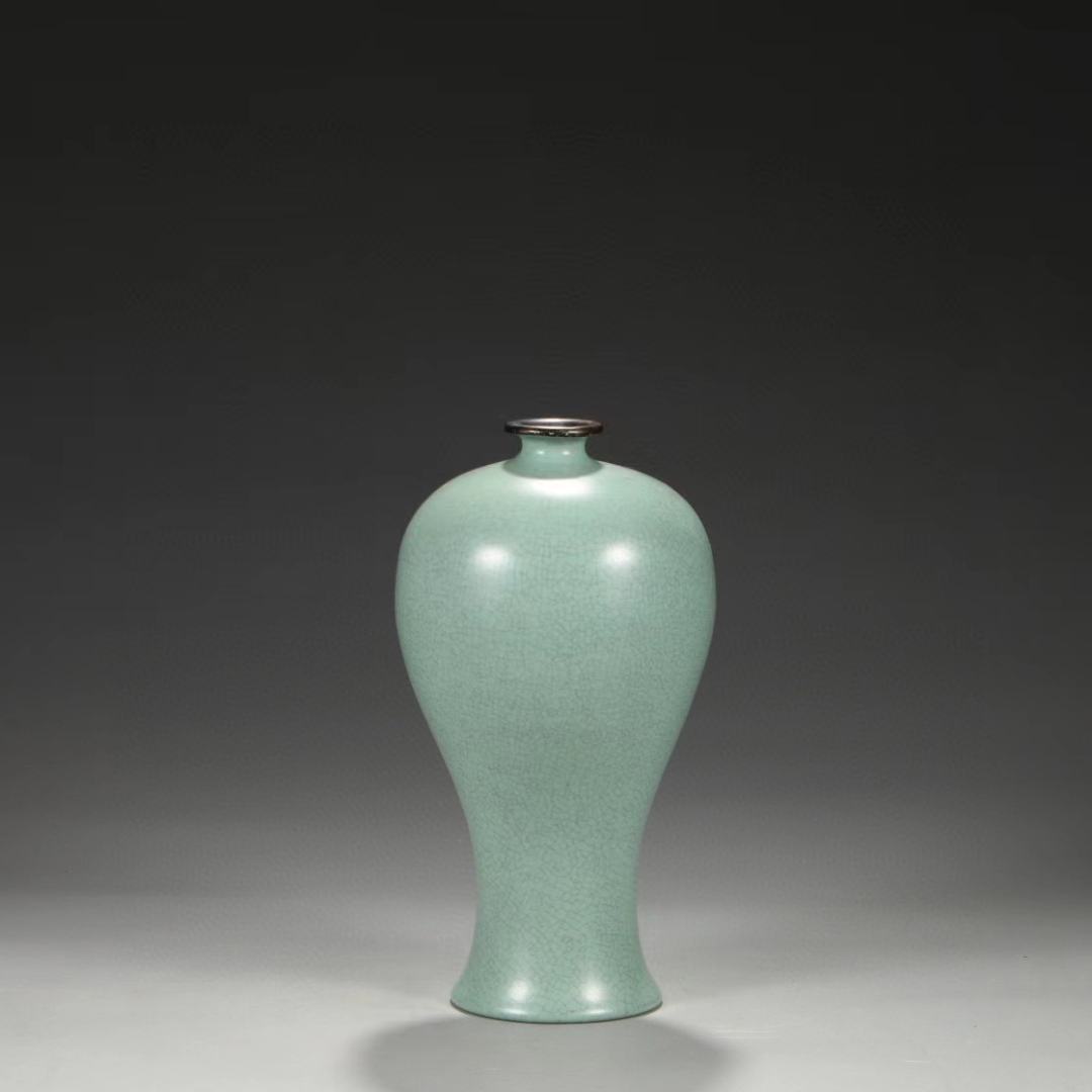 精品收藏 北宋 汝窑天青釉银口大梅瓶"乾隆御题"款.