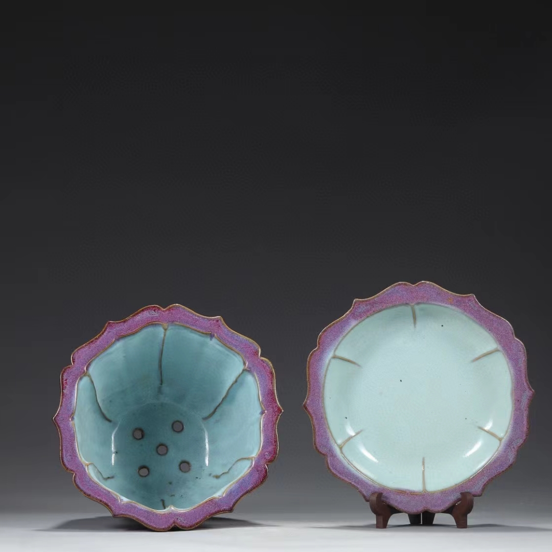 精品收藏  北宋 钧窑丁香紫宫廷御用瓜棱盆托一套"建福宫" 款.