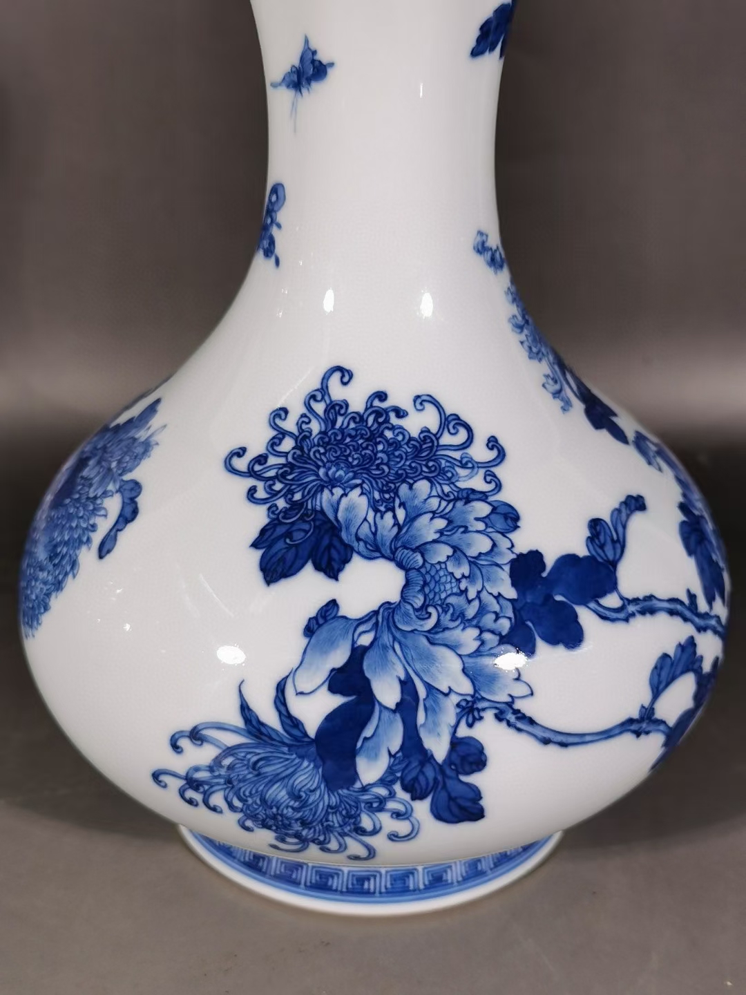 精品收藏 清乾隆,青花菊花图蒜头瓶. 尺寸:高度:25.