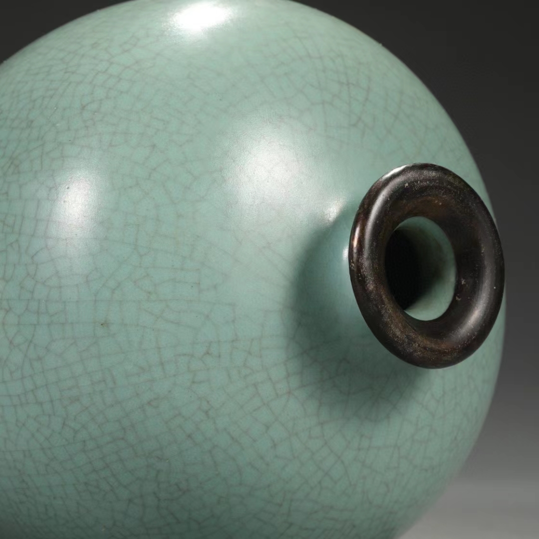 精品收藏 北宋 汝窑天青釉银口大梅瓶"乾隆御题"款.