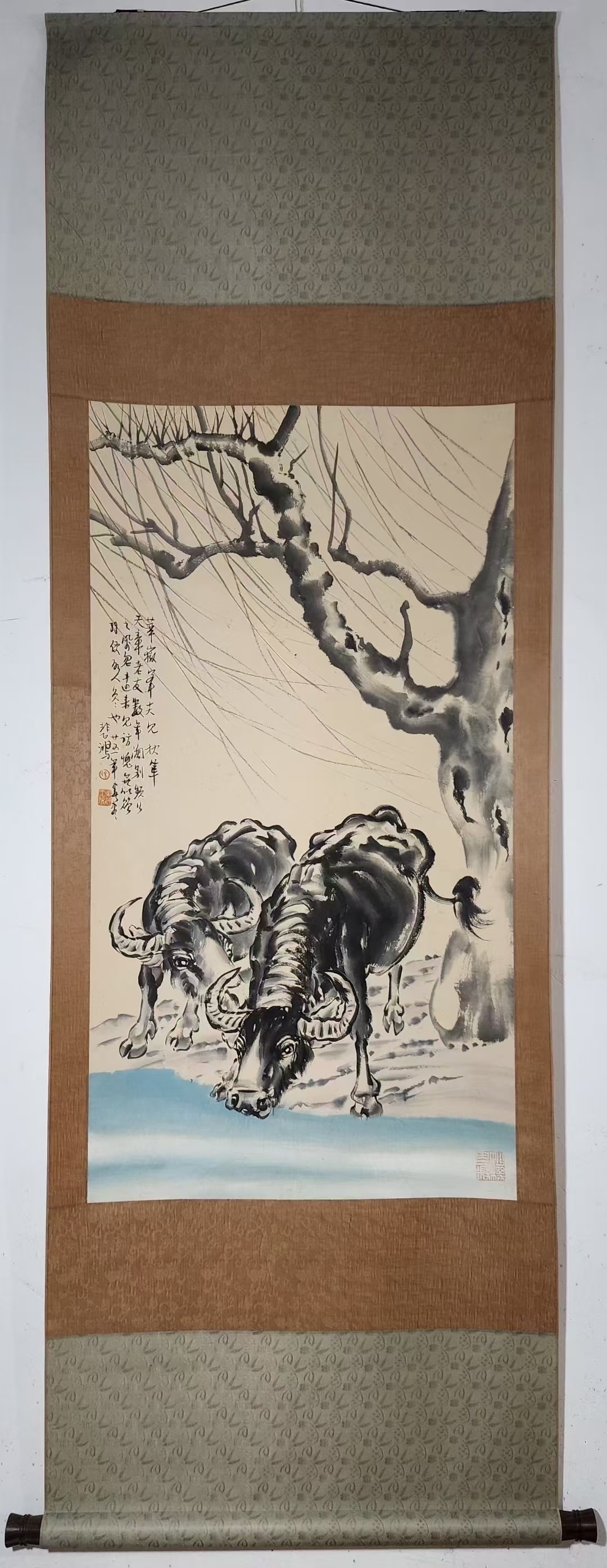 精品收藏 徐悲鸿 水墨画双牛图立轴