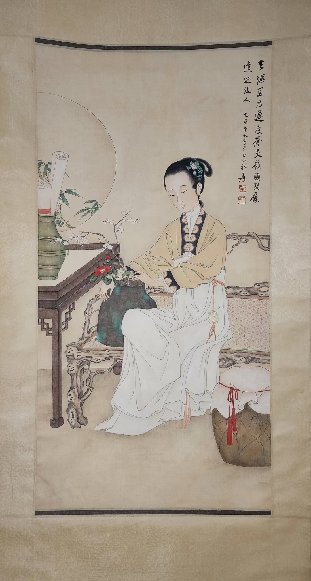 精品收藏 张大千 仕女图立轴 绢画.  画心尺寸87*44cm.