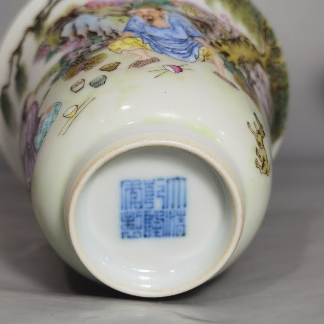 精品收藏 清 乾隆款 粉彩农夫挑柴图铃铛杯. 尺寸:口径:8.3公分 高:7