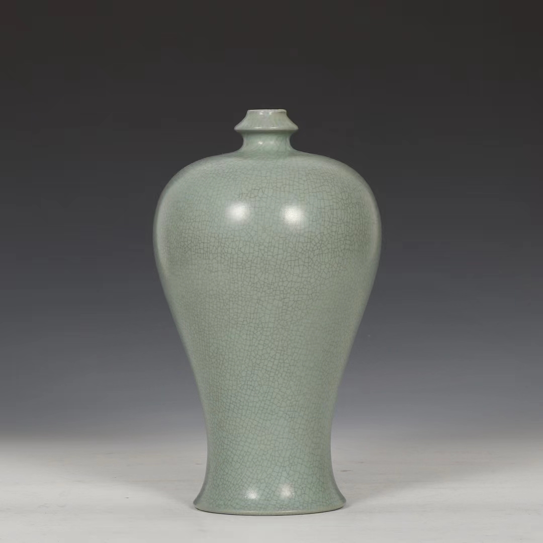 精品收藏  宋  汝窑天青釉梅瓶. 规格:高26公分 口径2.5公分 肚径14.