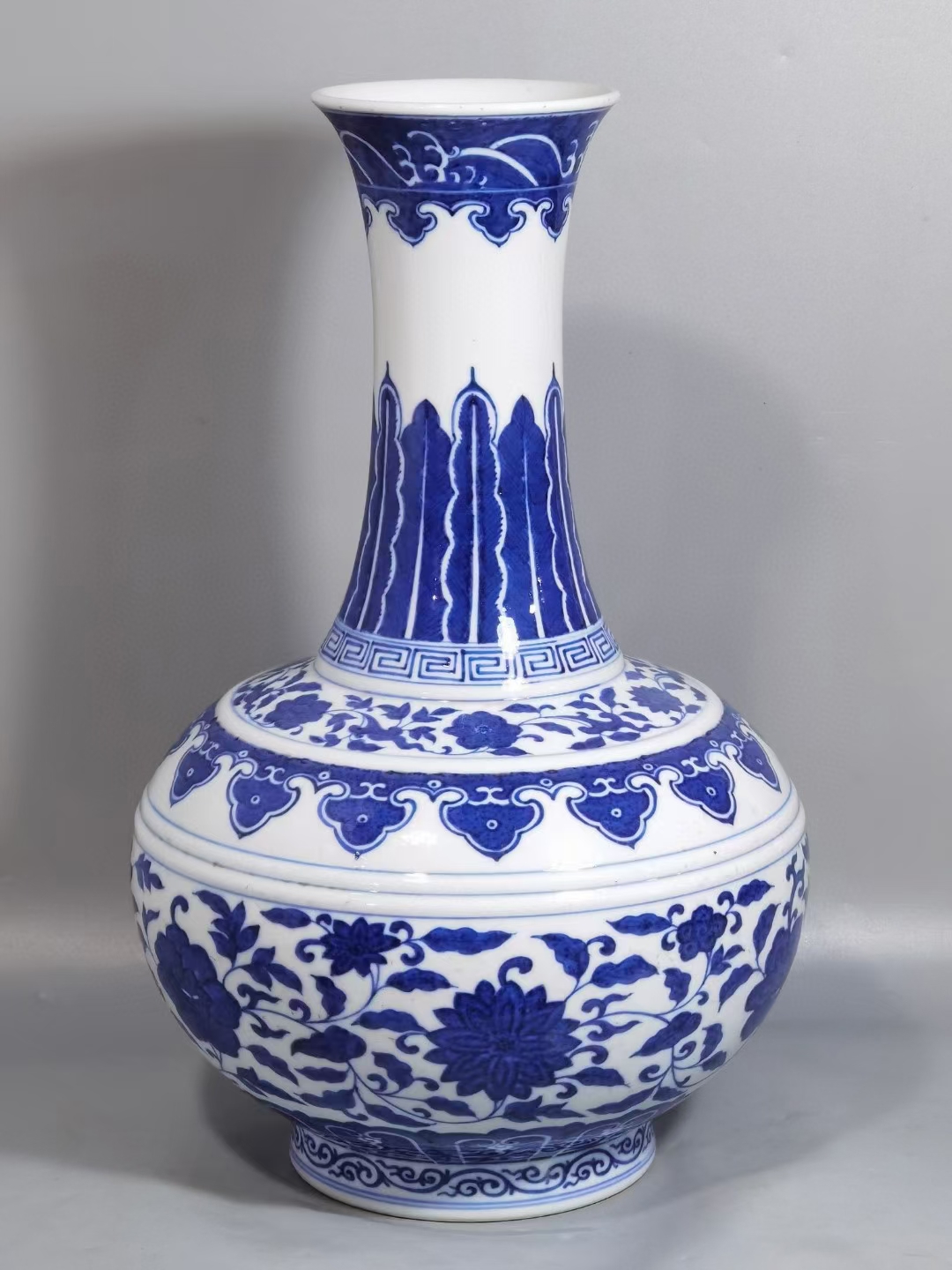 精品收藏 大清同治款 青花缠枝莲纹赏瓶. 尺寸:高:38.