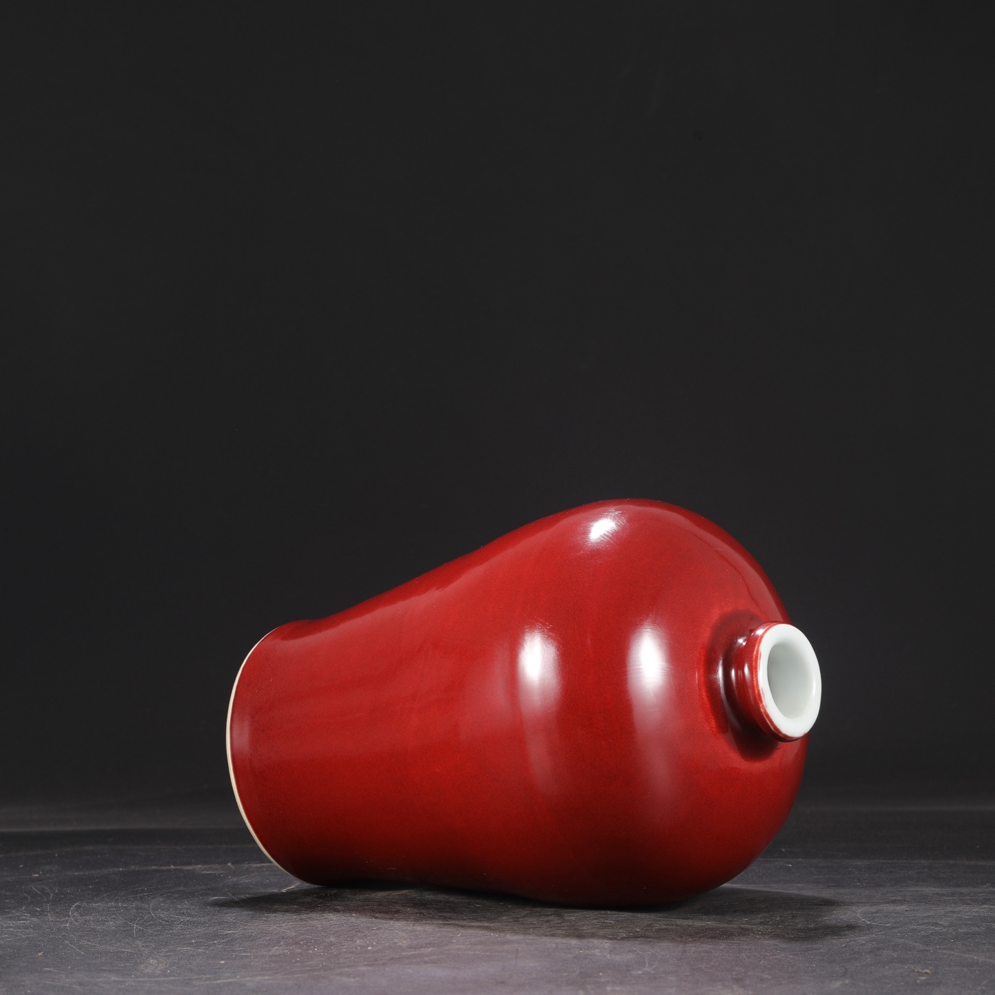 精品收藏 明代 宣德宝石红釉大梅瓶