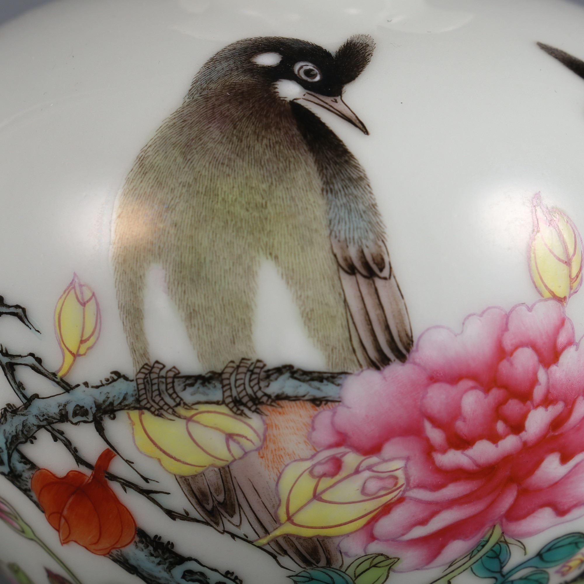 精品收藏 清雍正年制粉彩花鸟纹石榴尊