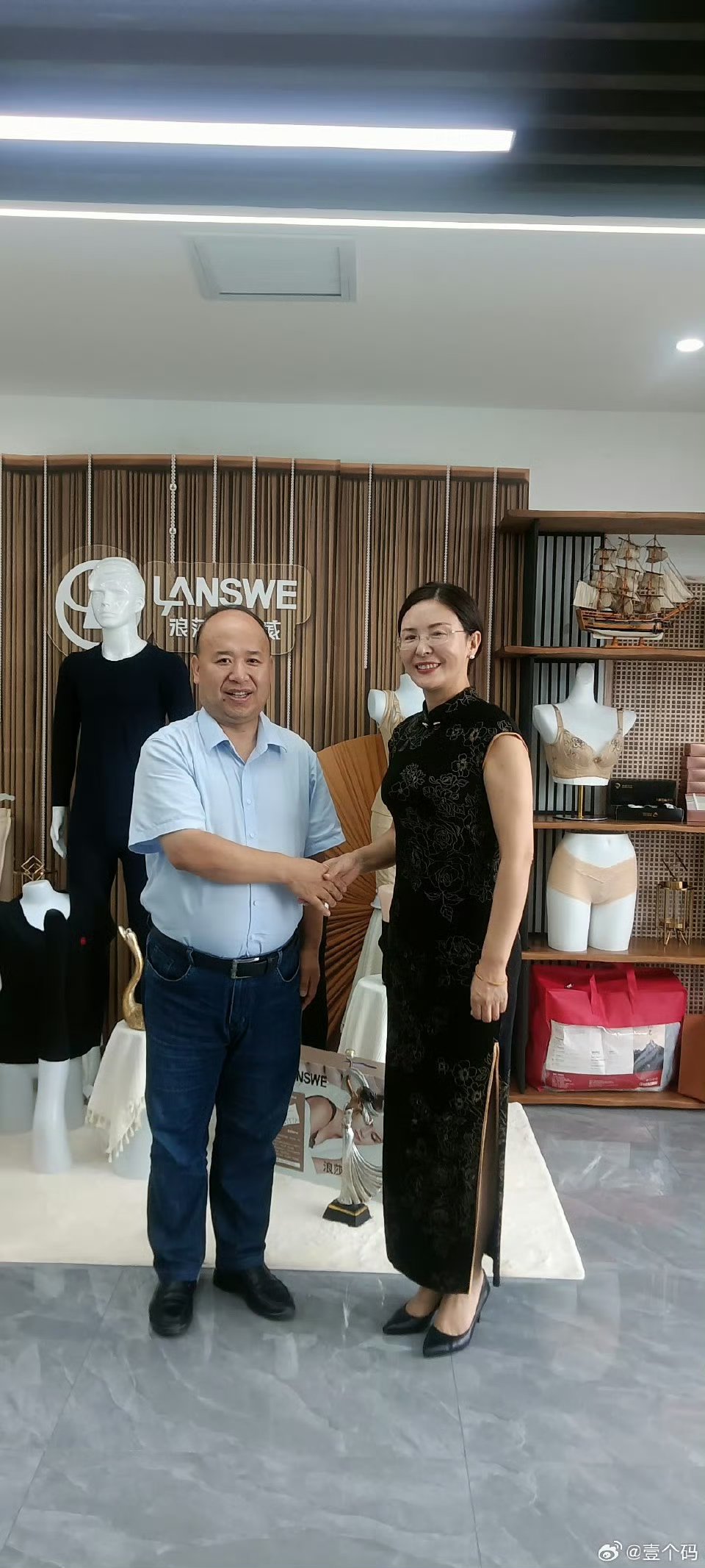 每天坚持路演活动,在做好自己产品销售的同时,修建