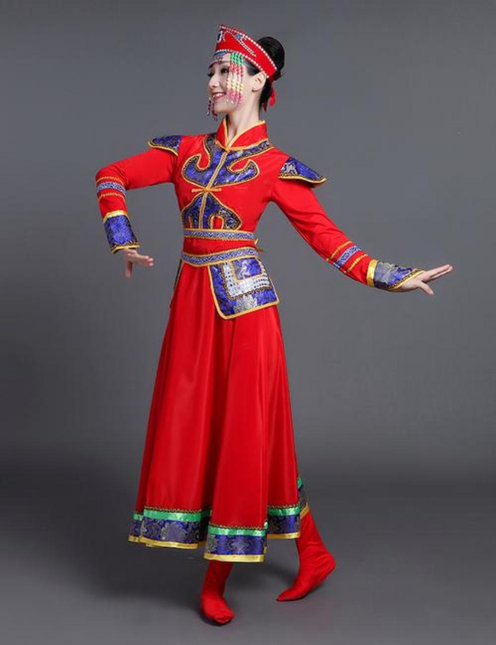 蒙古族服饰具有浓郁的草原风格特色,以袍服为主,便于鞍马骑乘.