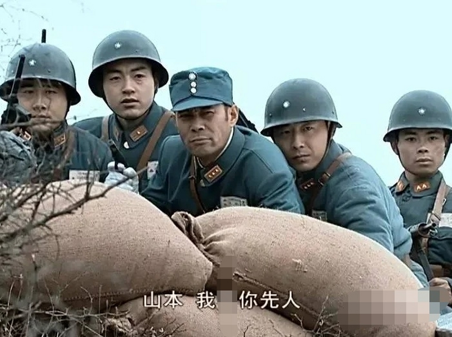 楚云飞的士兵对日本侵略者充满了痛恨之情,因此在两军阵前忍不住对着