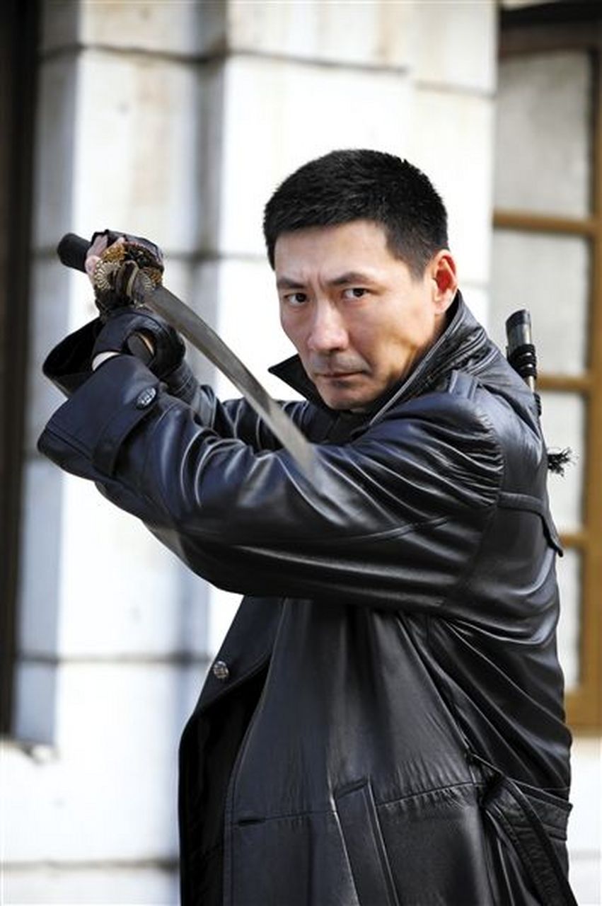 我不知道燕双鹰的枪里有没有子弹, 但是燕双鹰好像知道我的枪里没有