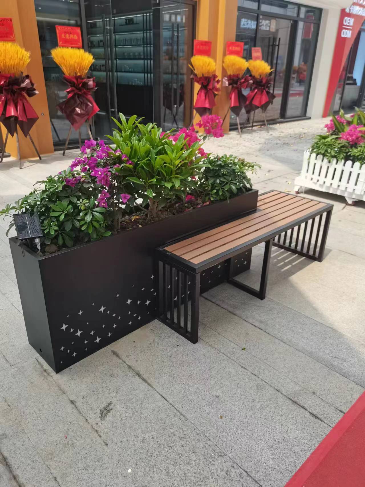 铁艺花箱的魅力:如何用它打造独特的花园景观?