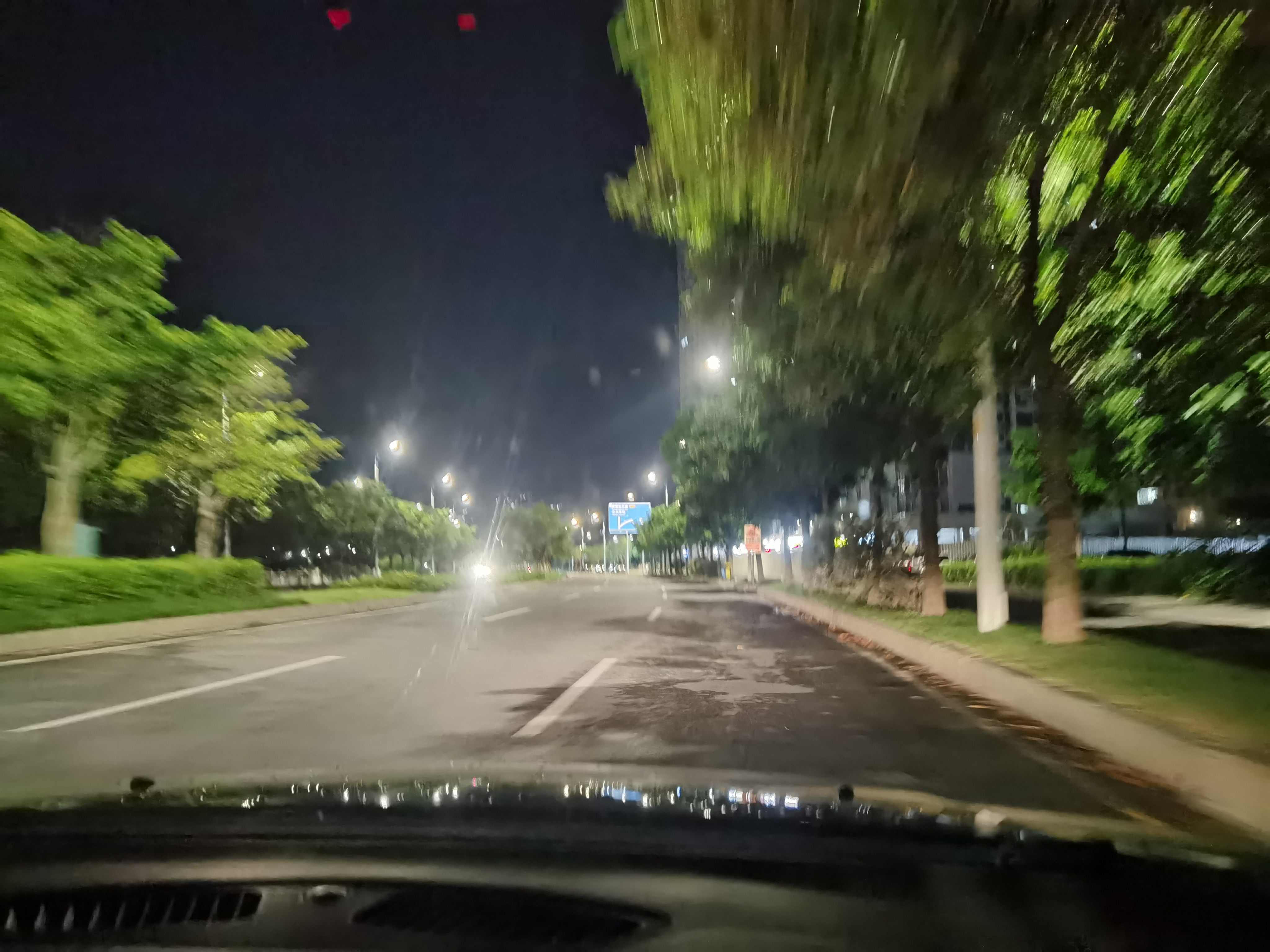 真实夜景马路图片