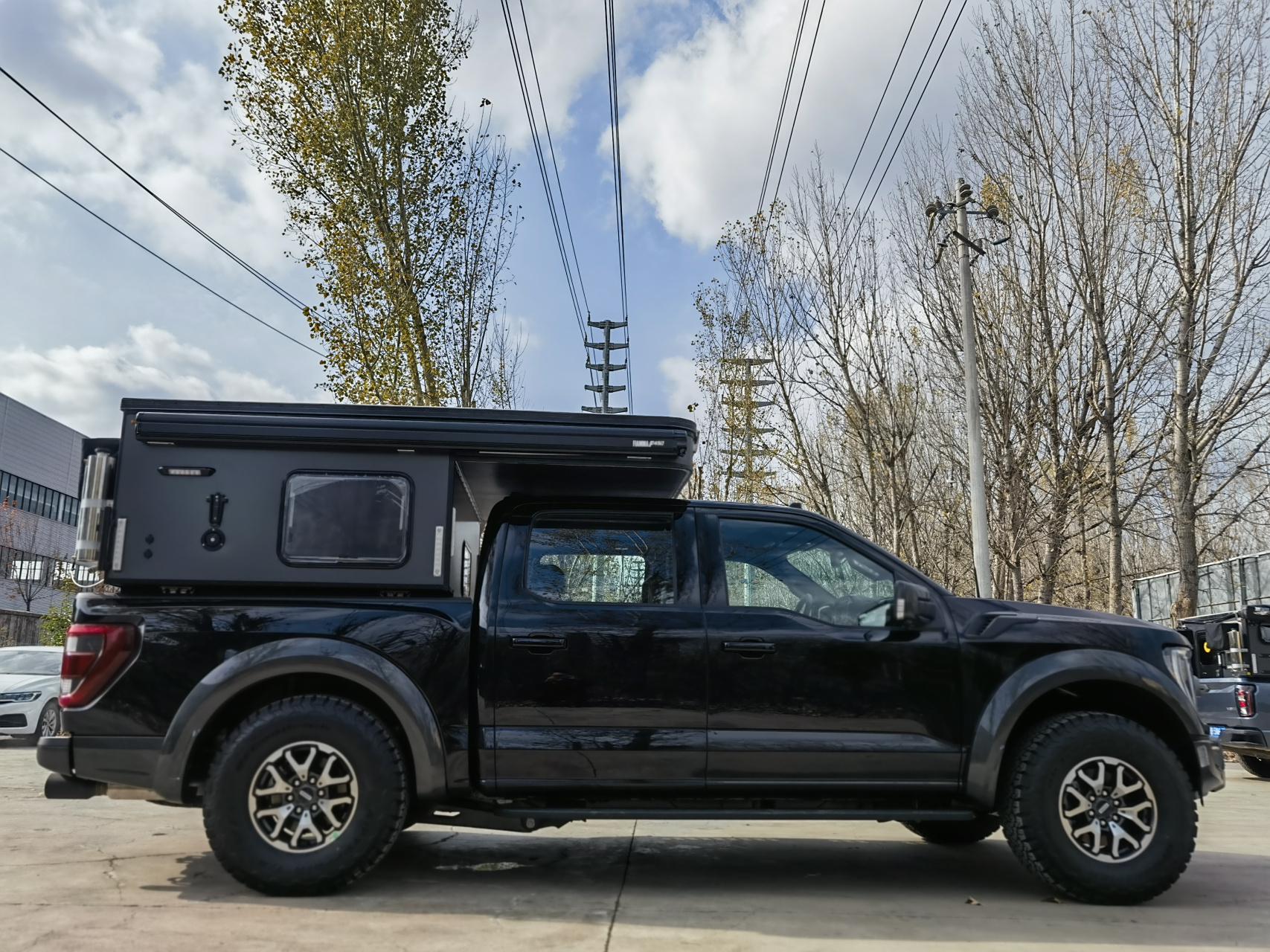 新款猛禽改装新方式,一款背驮房箱让皮卡变身背驮式房车,有水有电,有