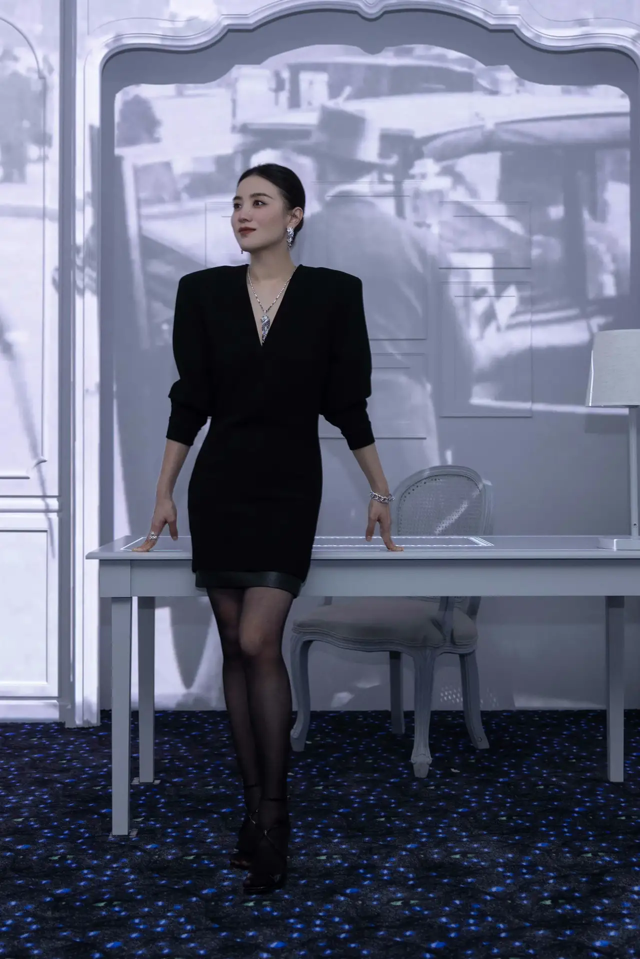 宋佳时尚摩登图片欣赏妩媚动人心惊肉跳女人味十足!