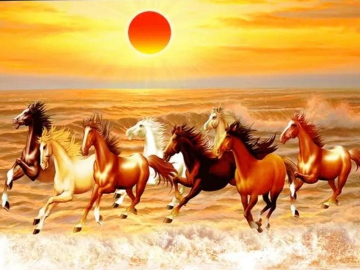 在这幅画中,八匹骏马犹如自由精灵,在夕阳下的海滩上尽情奔腾!