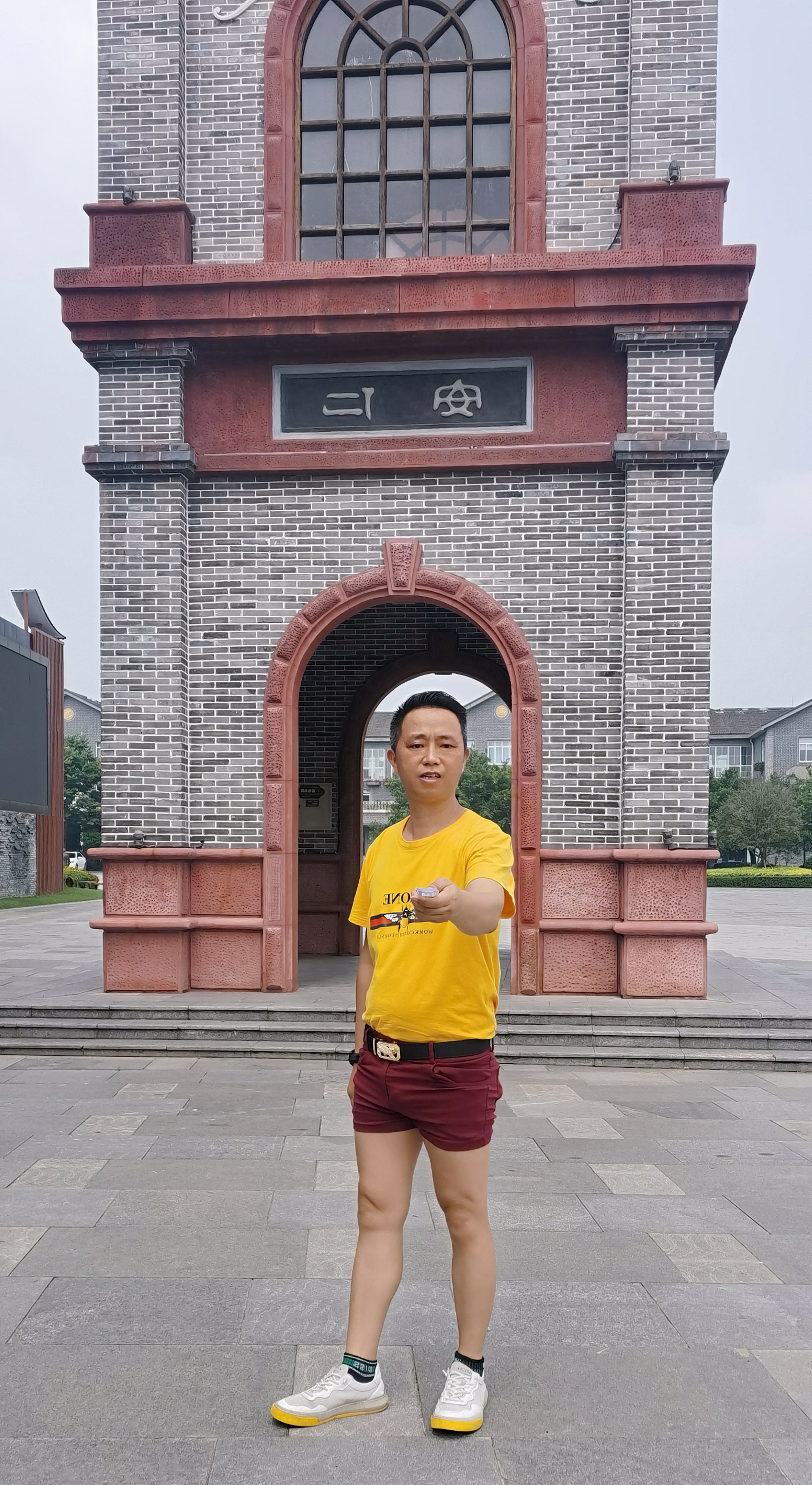 宣传网陶泽编辑旅游打卡成都大邑安仁古镇拍摄照片视频