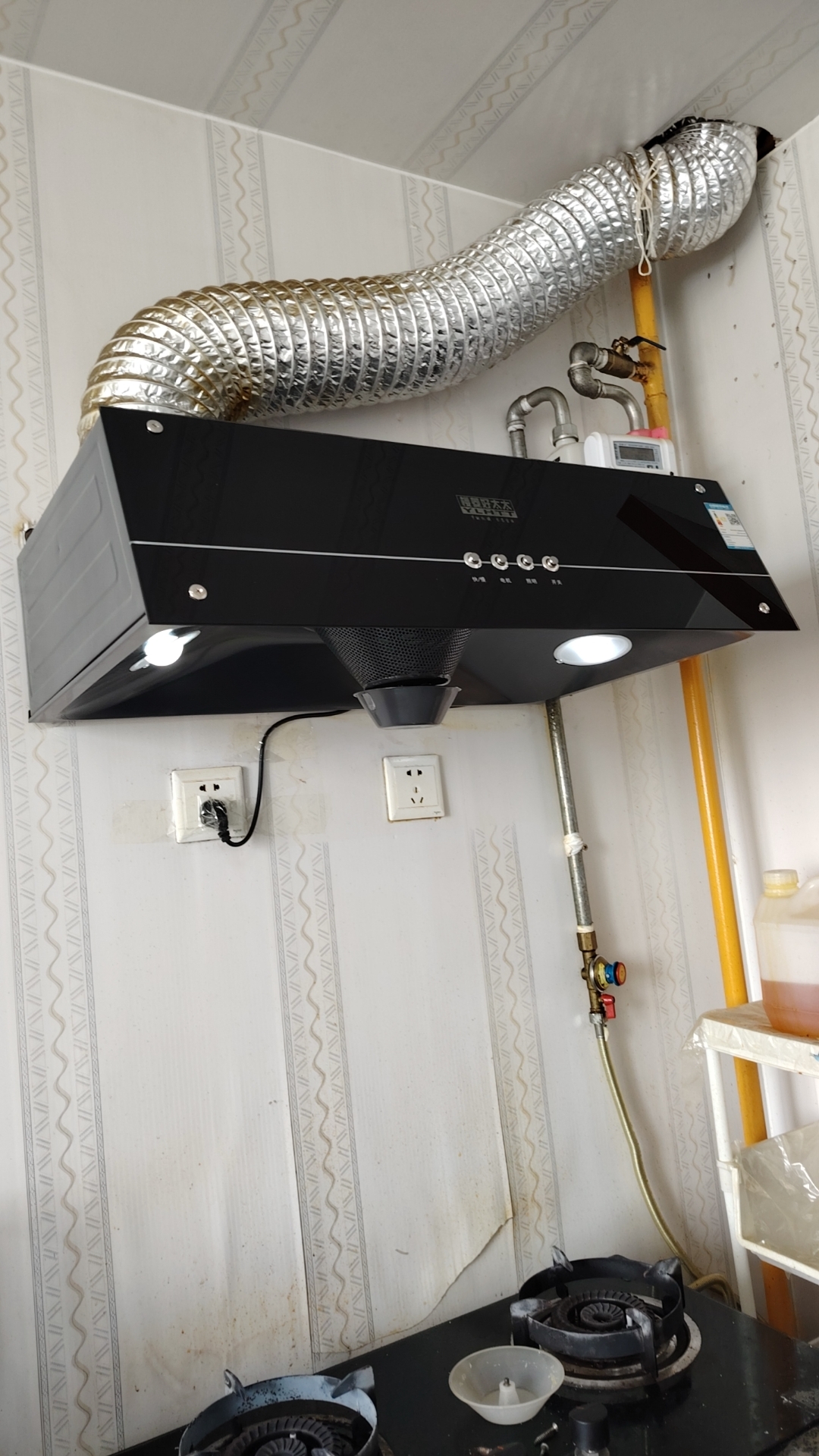 抽油烟机维修上门服务照片油烟机不吸油烟是什么原因怎么维修修油烟机