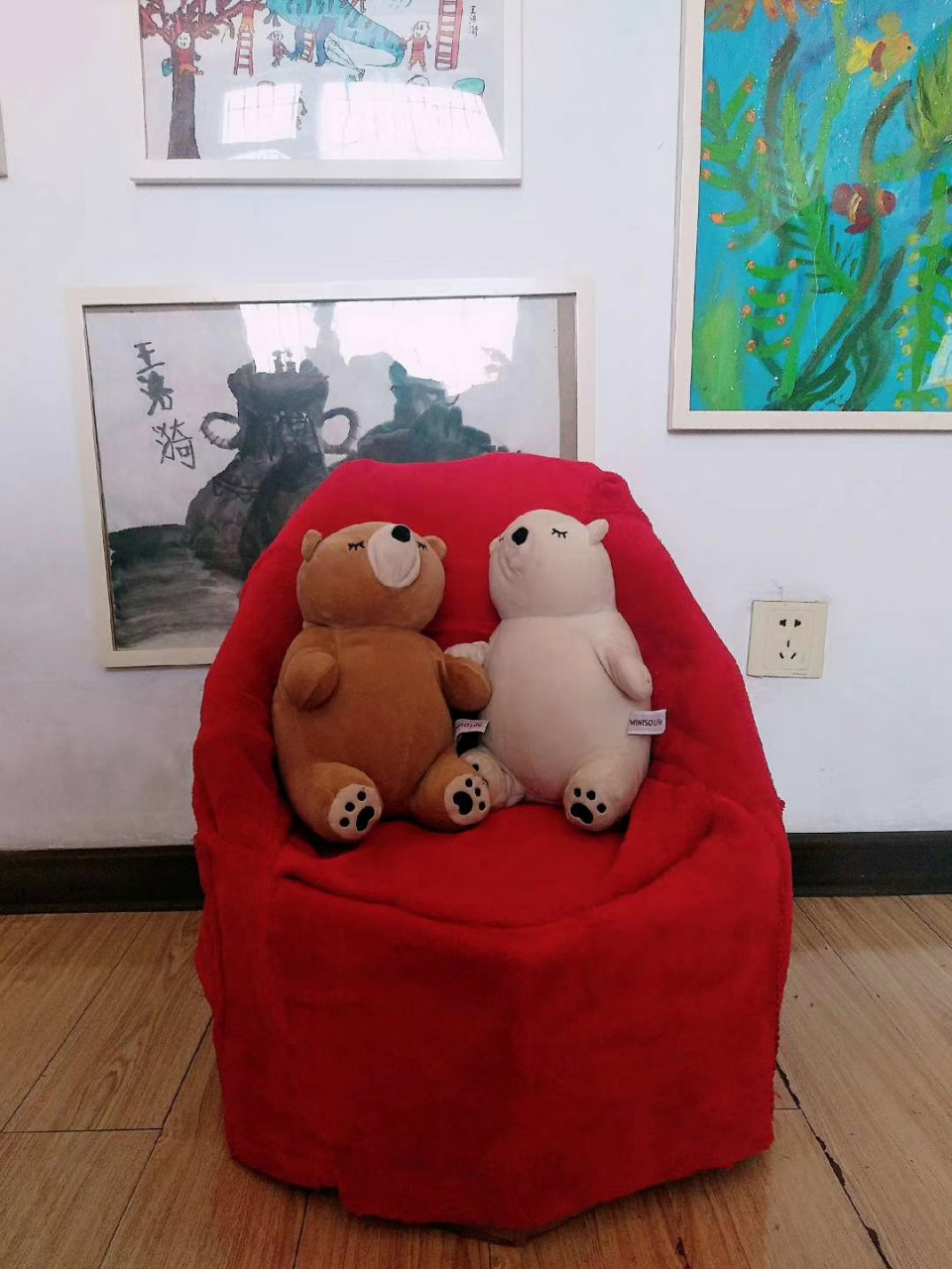 废物利用的小创意# 用奶粉桶和废旧纸箱可做成小沙发,非常有创意的