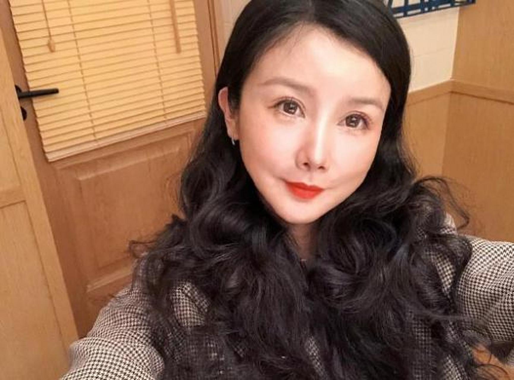 感觉孙菲菲整容好可惜,第一次看她的电视是小鱼儿与花无缺,出来虽然就