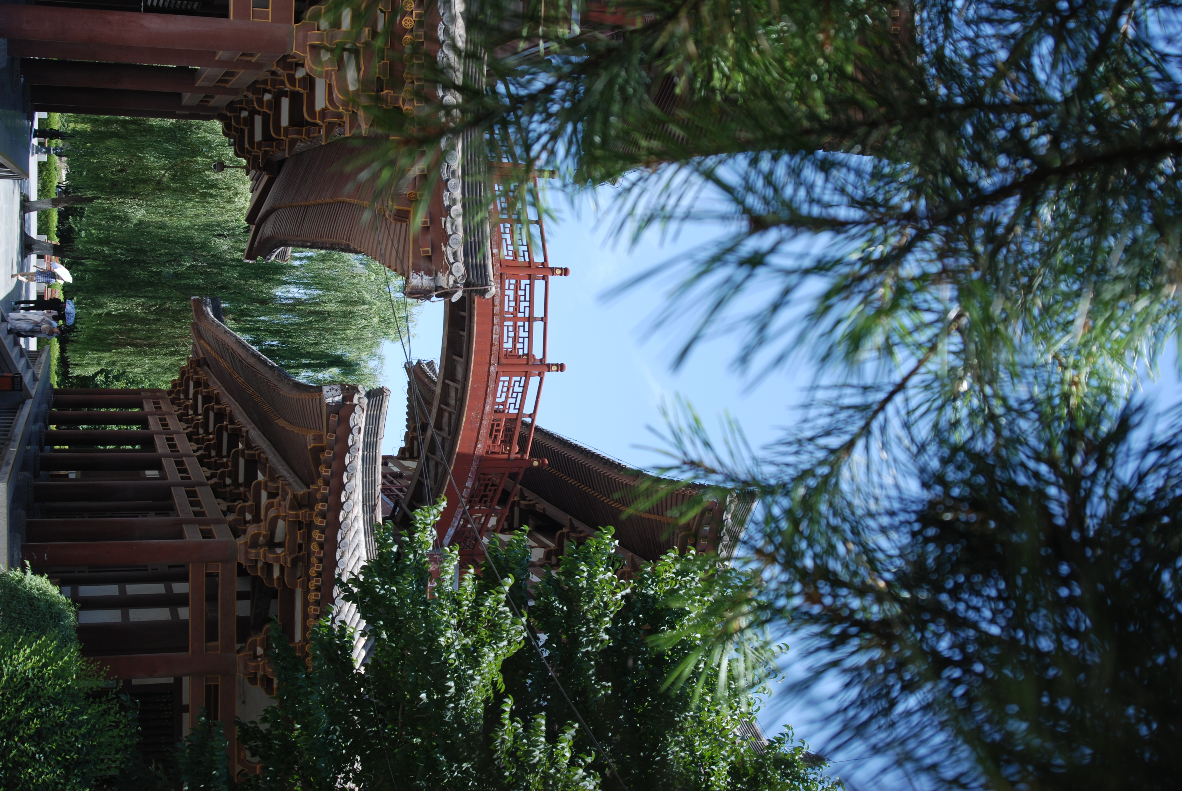 青龙寺在没有樱花的时候,游客少了很多,倒是可以放慢节奏欣赏这里的