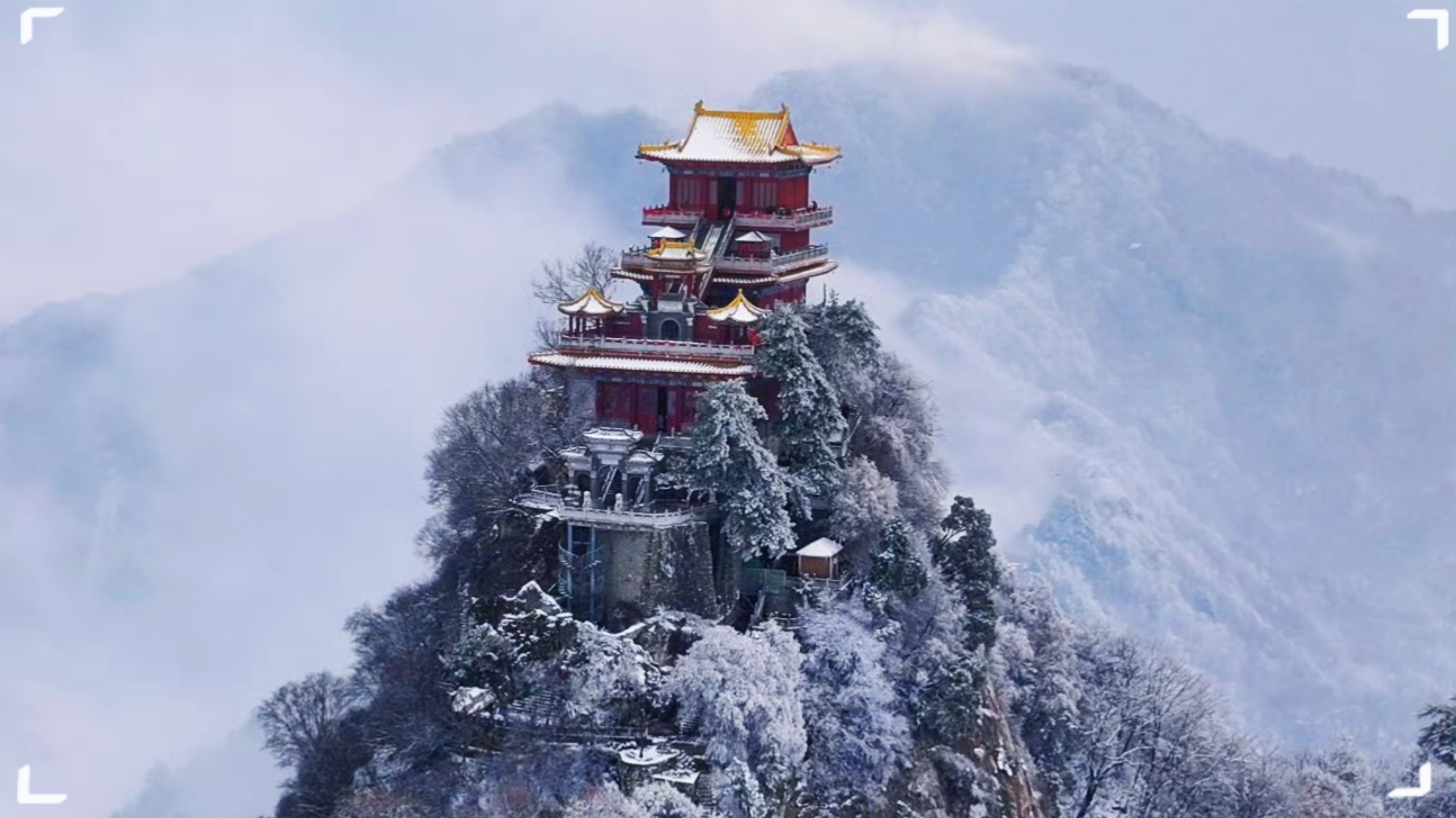 终南阴岭秀,积雪浮云端终南自古多隐士,雪后的终南山更有出尘之意