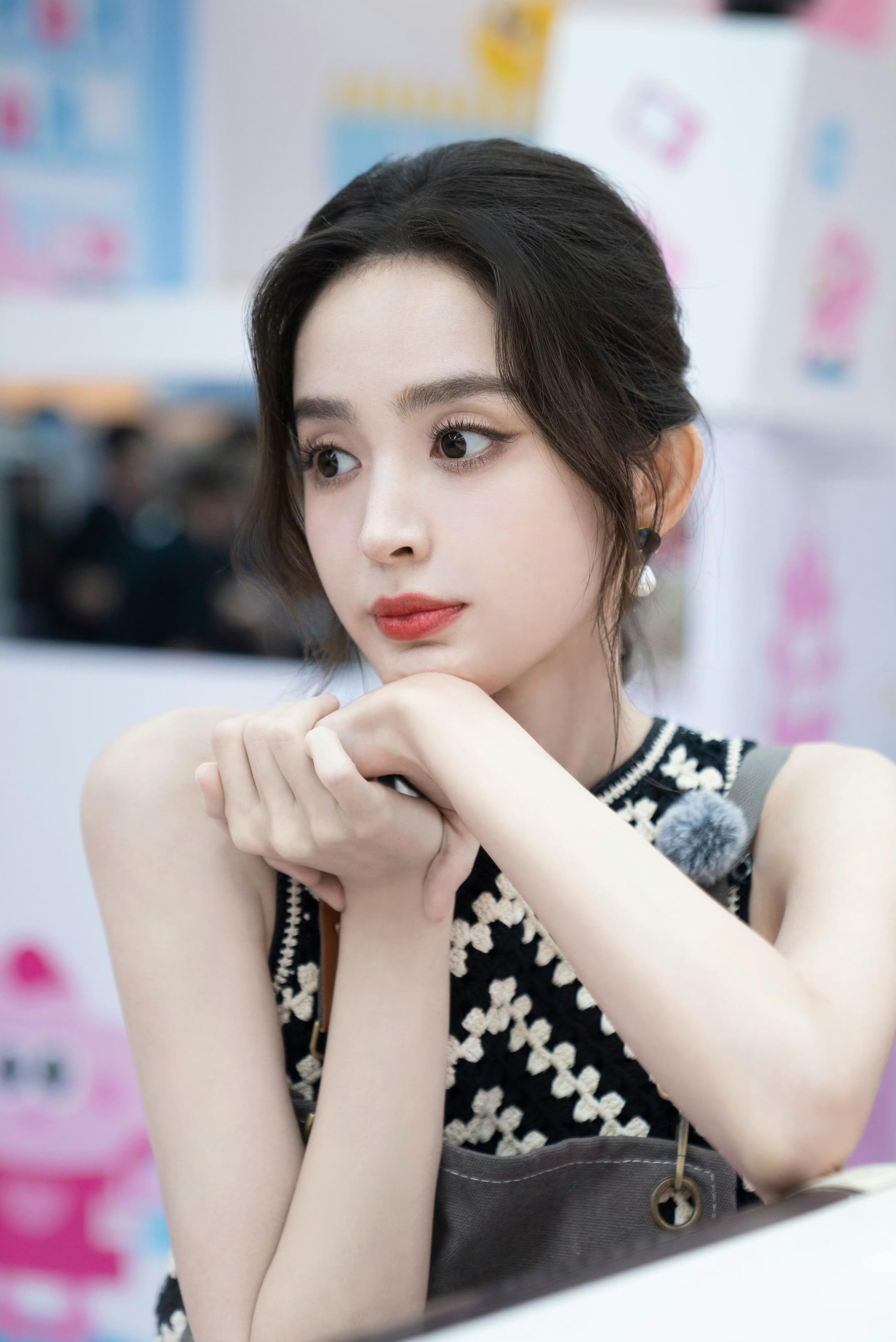 古力娜扎,女神侧颜杀,美得不可方物!