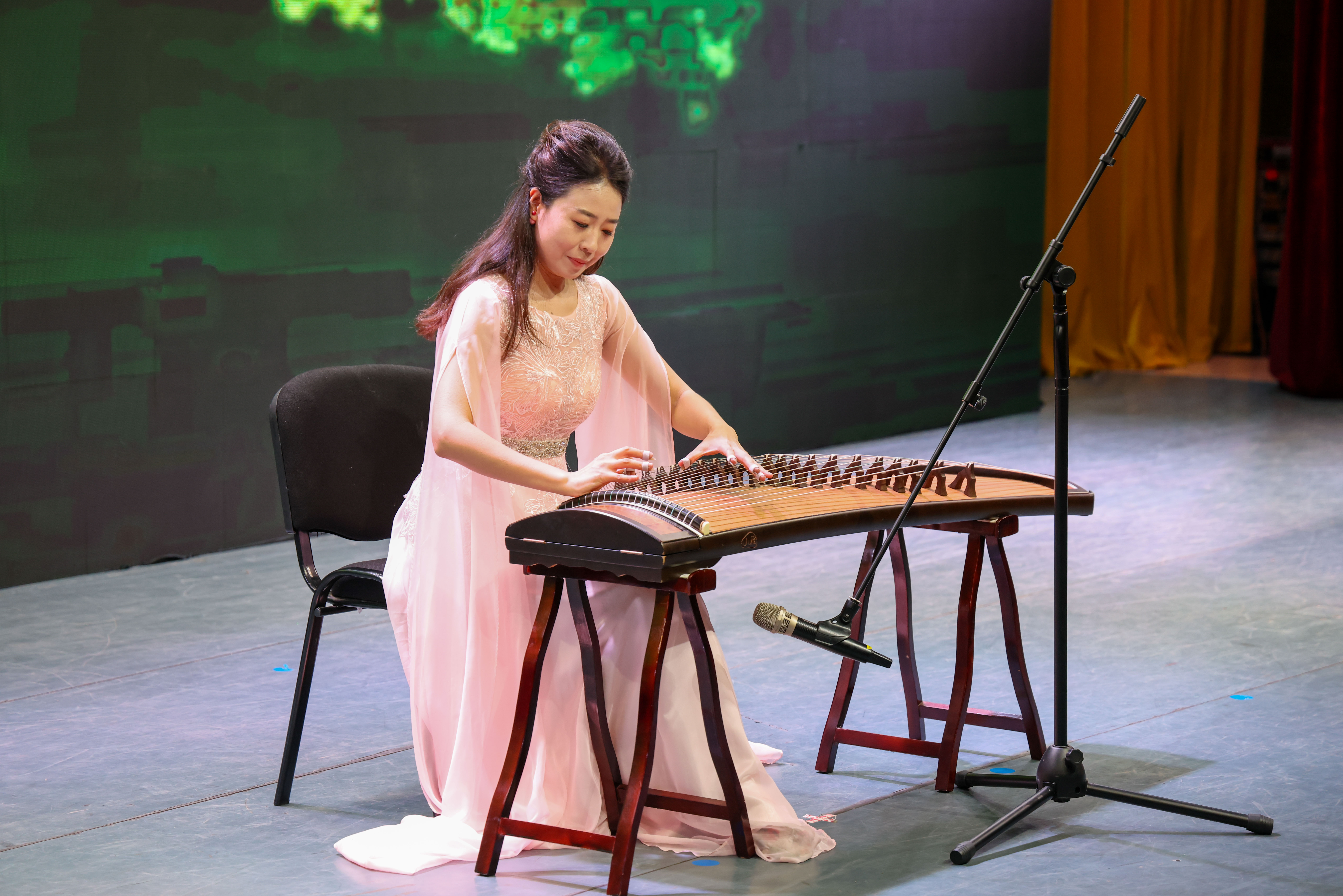 为激发广大人民群众的爱国热情,9月24日,在李沧区