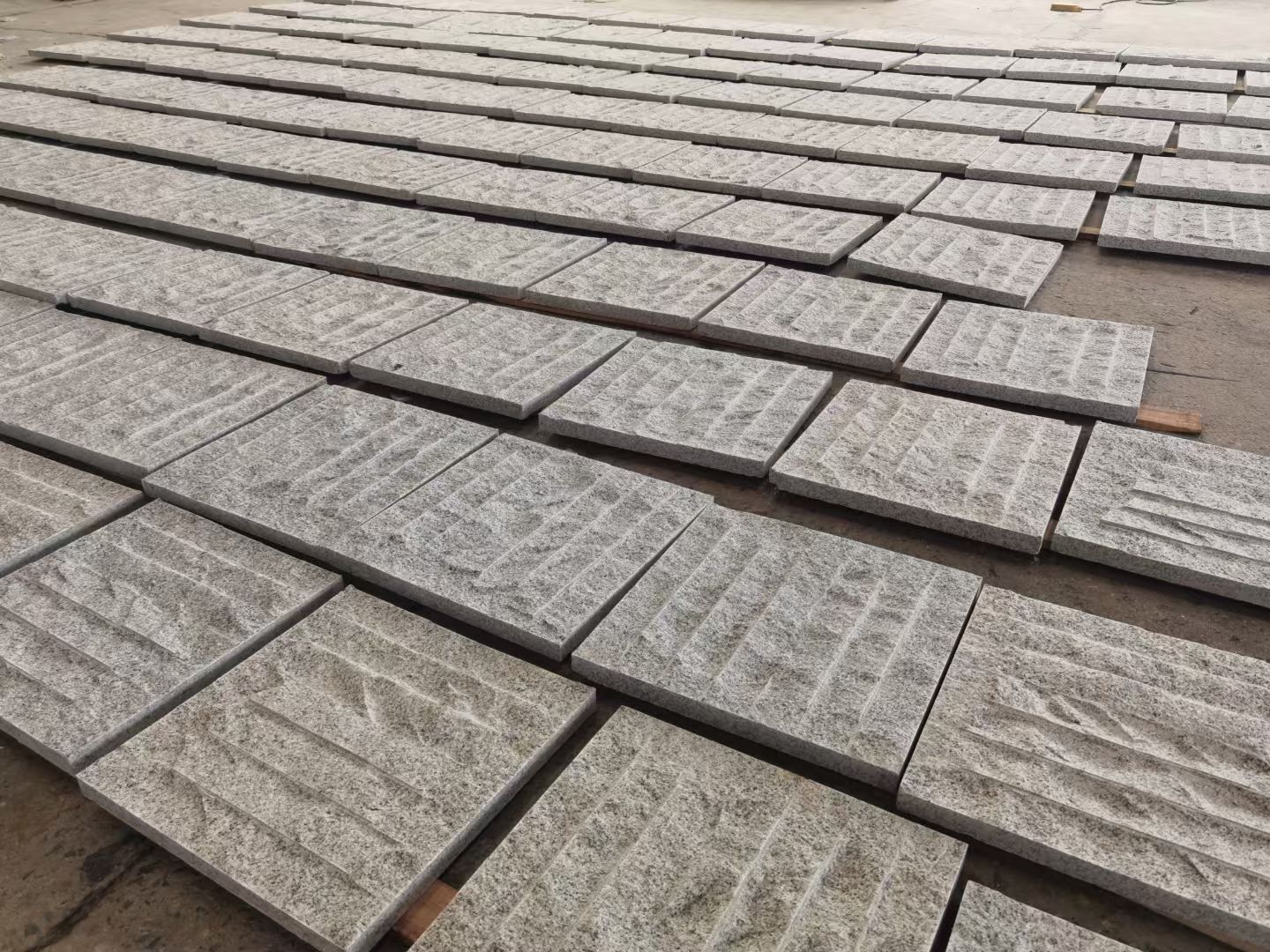 热点引擎计划# #石材#  #动态连更挑战# 芝麻白石材自然面加工产品