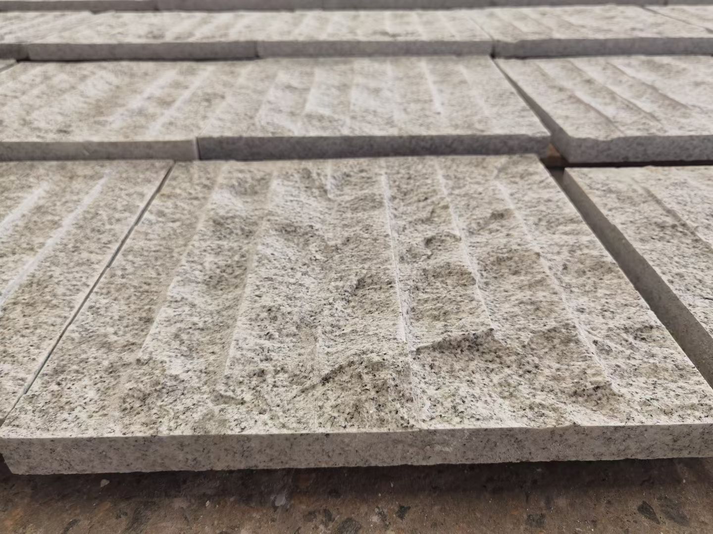 热点引擎计划# #石材#  #动态连更挑战# 芝麻白石材自然面加工产品