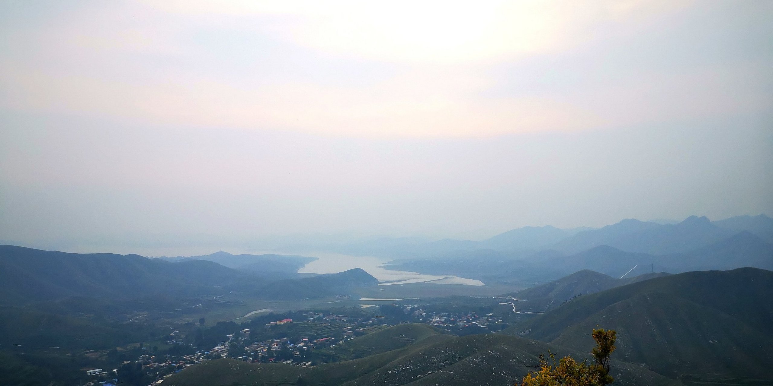 保定唐县华峪山庄!有山有水有树林[呲牙]!