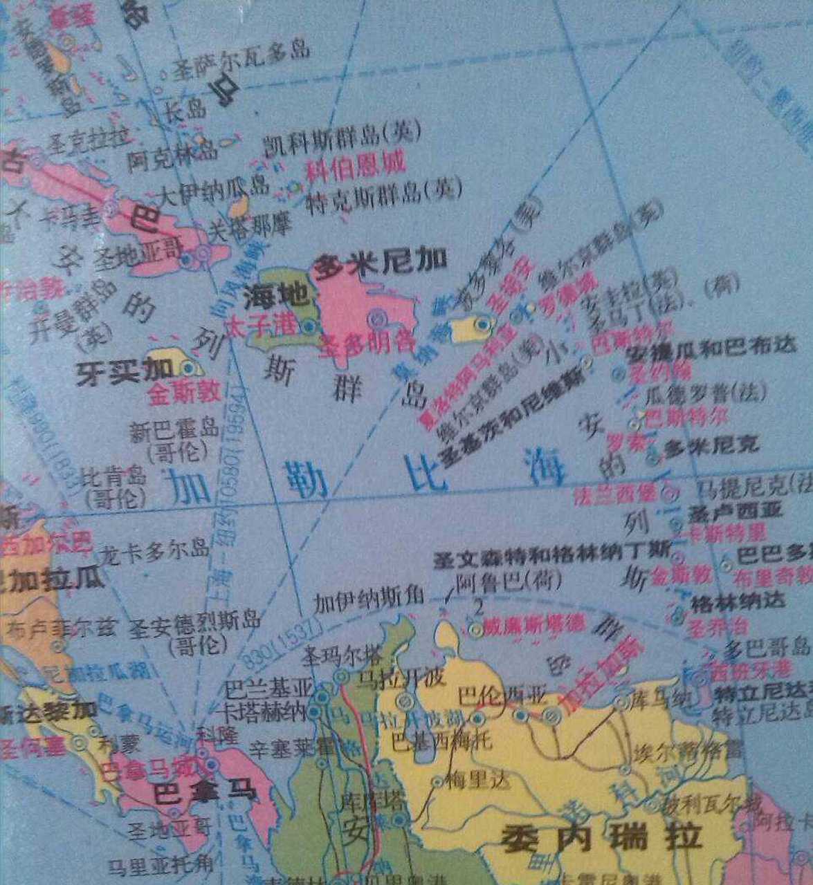 理由: 1,北面的海地和多米尼加同处一座岛屿,发展却"两个世界".