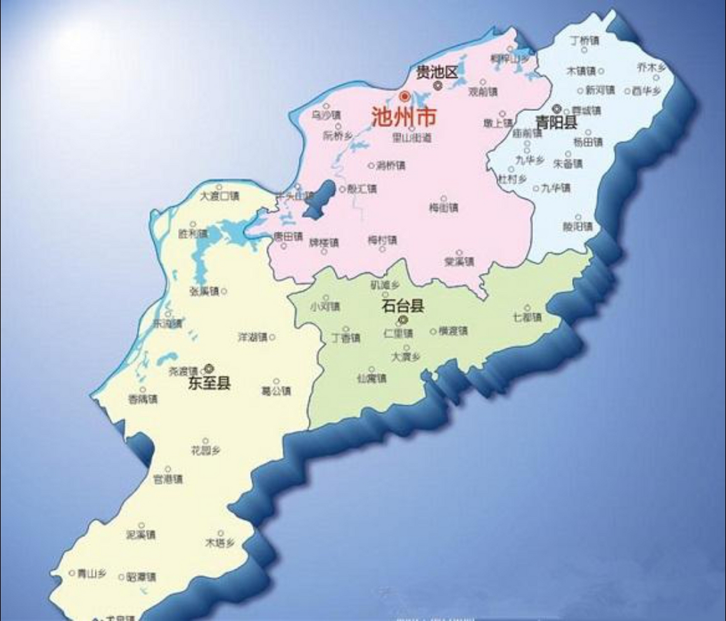 池州市的城区当属贵池区,但是信心地观察地图,在贵池区的西部有块"