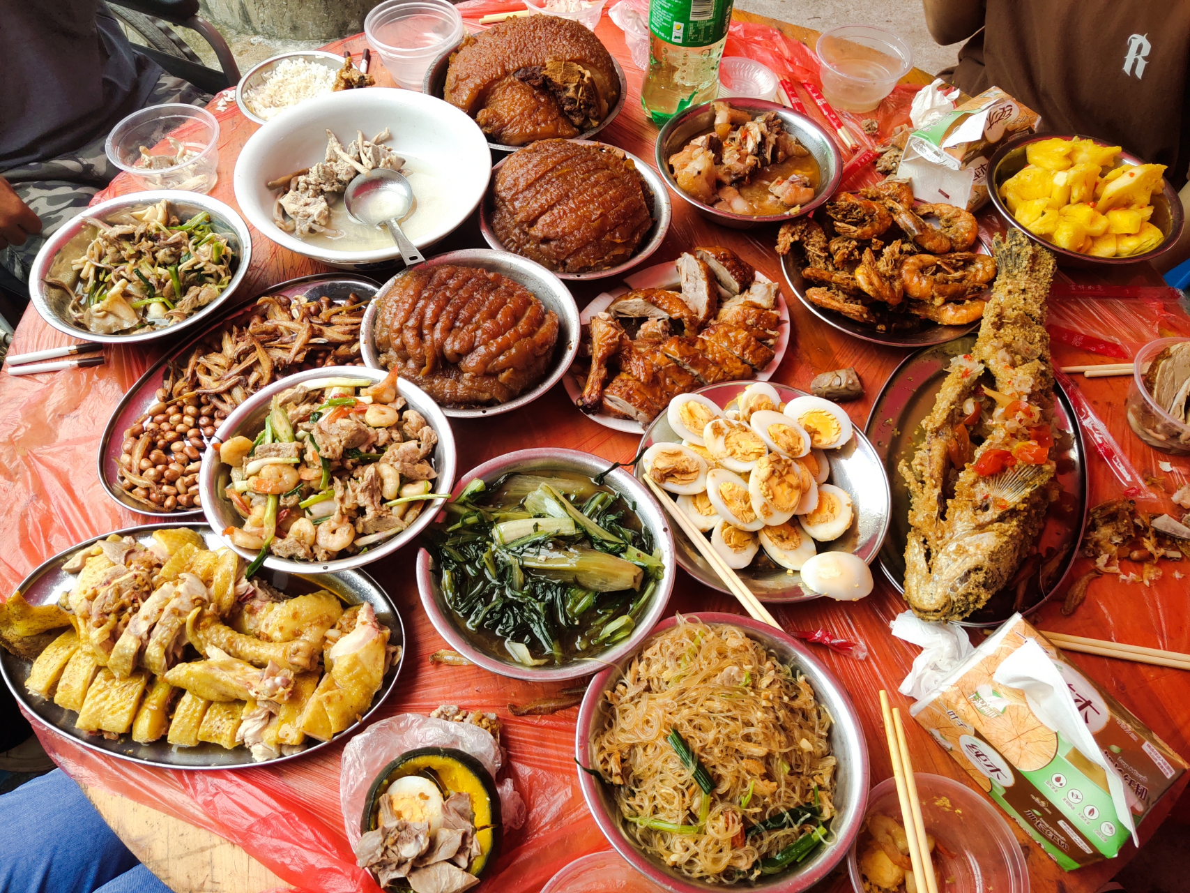 广西农村酒席标准,满满当当16个菜,比那些大城市的有诚意多了.