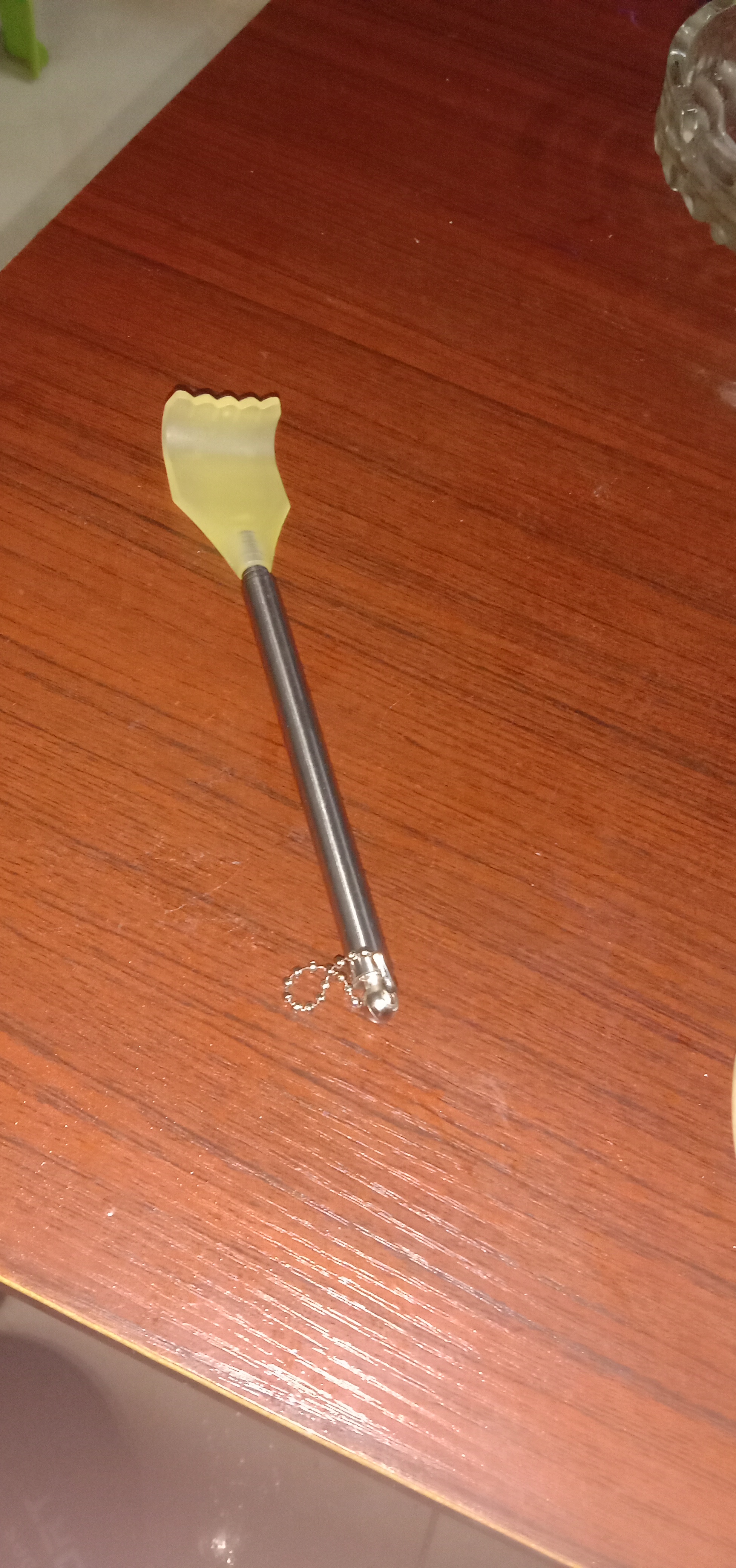 刚到的痒痒挠,也叫不求人,可以伸缩,携带方便!