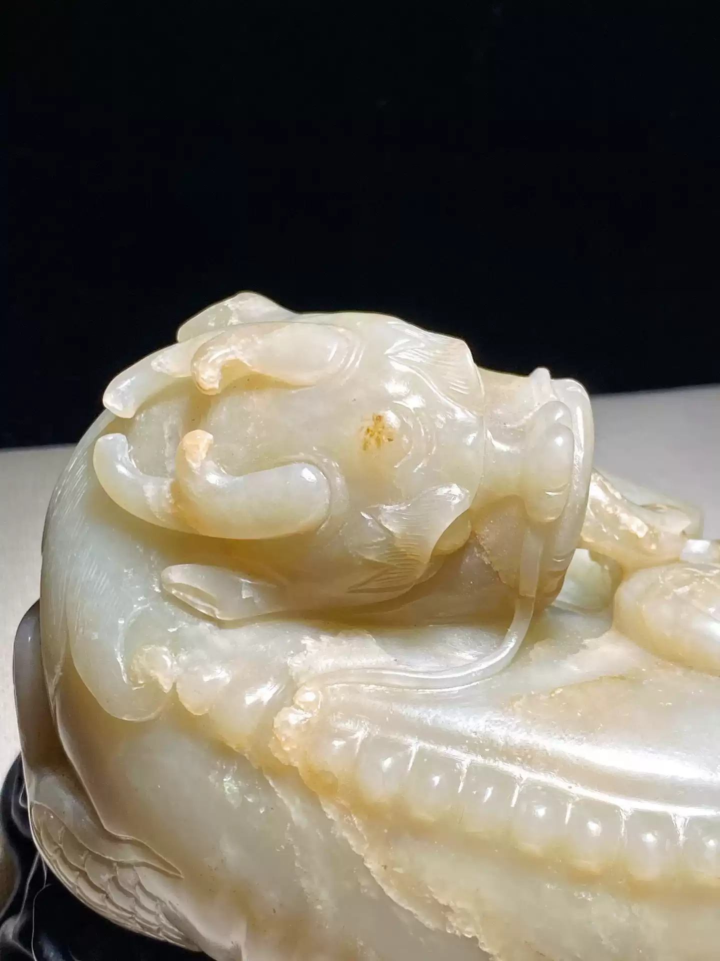 清乾隆 和田玉籽料 白玉受沁 麒麟负书 麟吐玉书 摆件 长14 宽10.