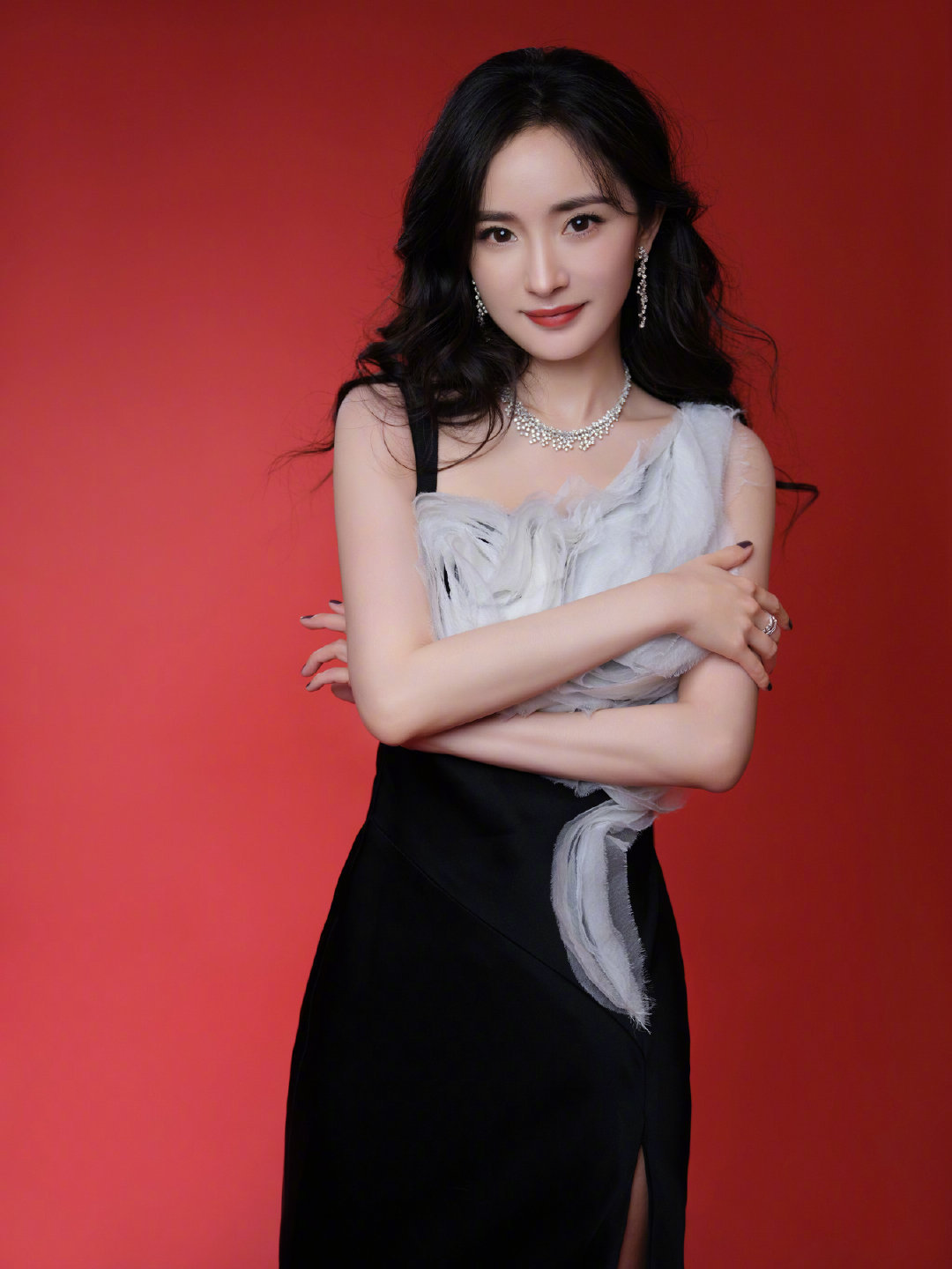 杨幂优雅中带点俏皮娱乐明星 动态连更挑战