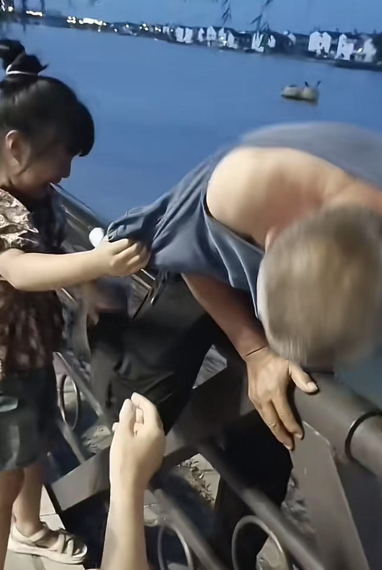 多懂事的小女孩