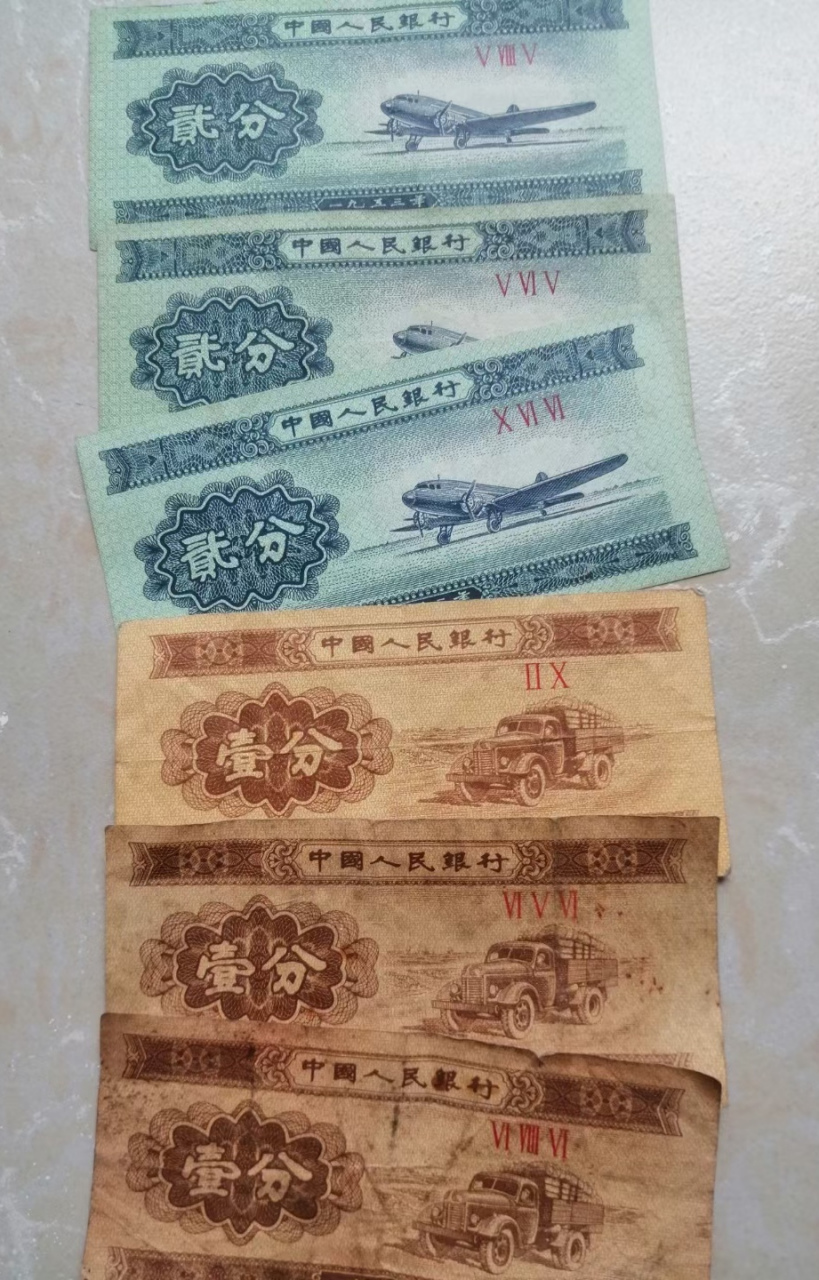 本来想出去找工作的,在抽屉里找到9分钱,用完再去[左捂脸][左捂脸]