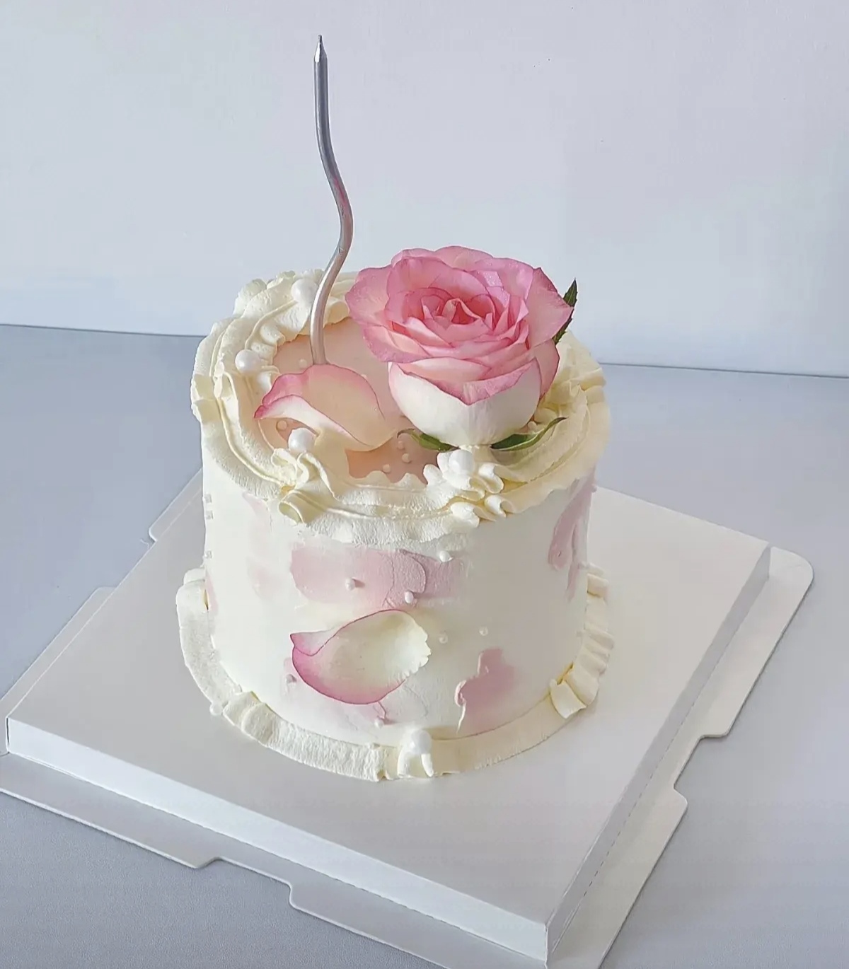 今天是我35岁的生日,我早早起床把自己收拾了一番,期待着全家为我庆生