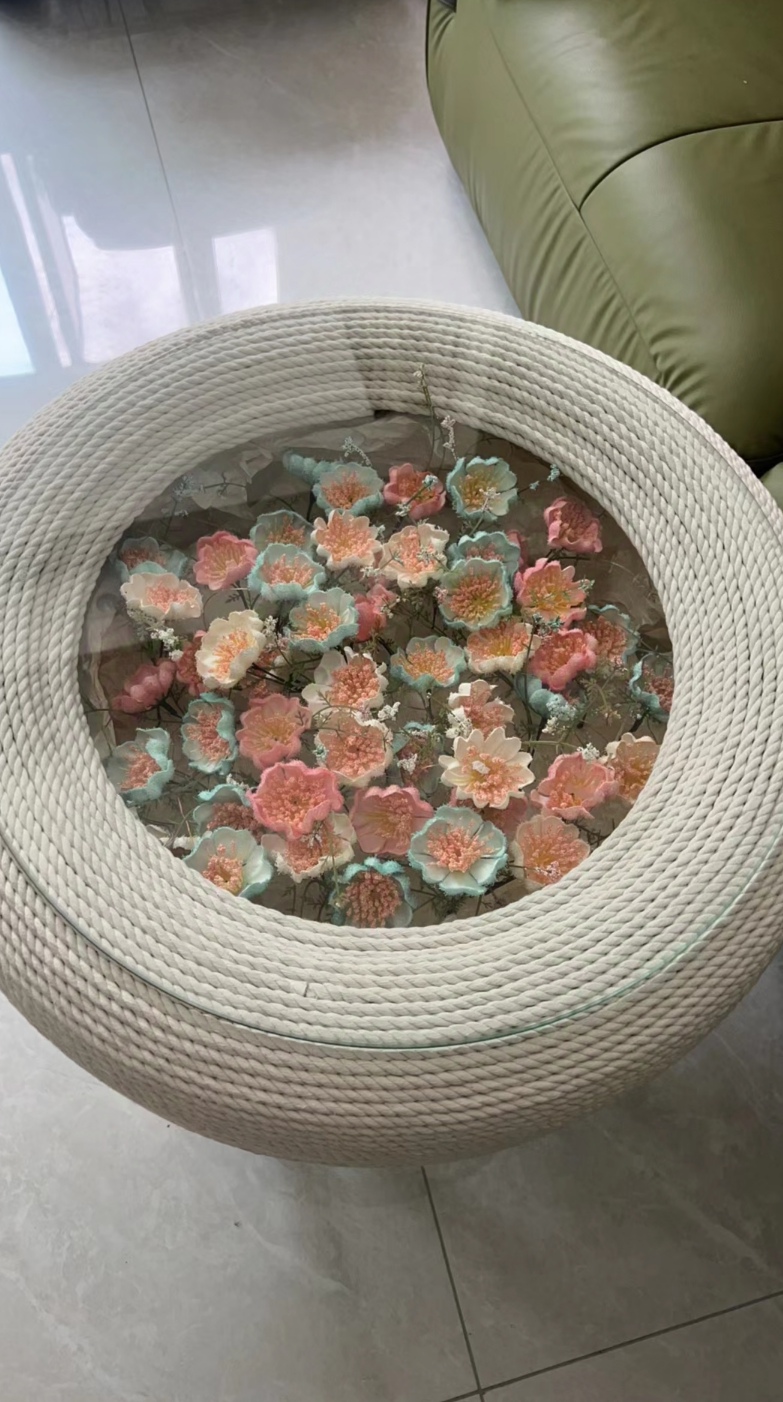 做一个轮胎茶几大概花了150左右,轮胎是隔壁大哥给的,底座是家具厂