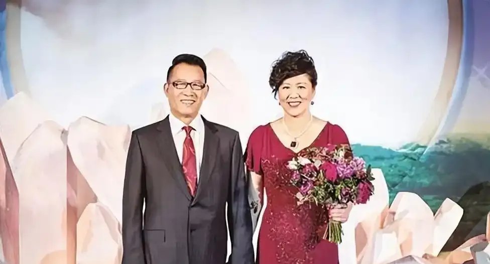 在和王育成结婚之前,郎平还谈过一