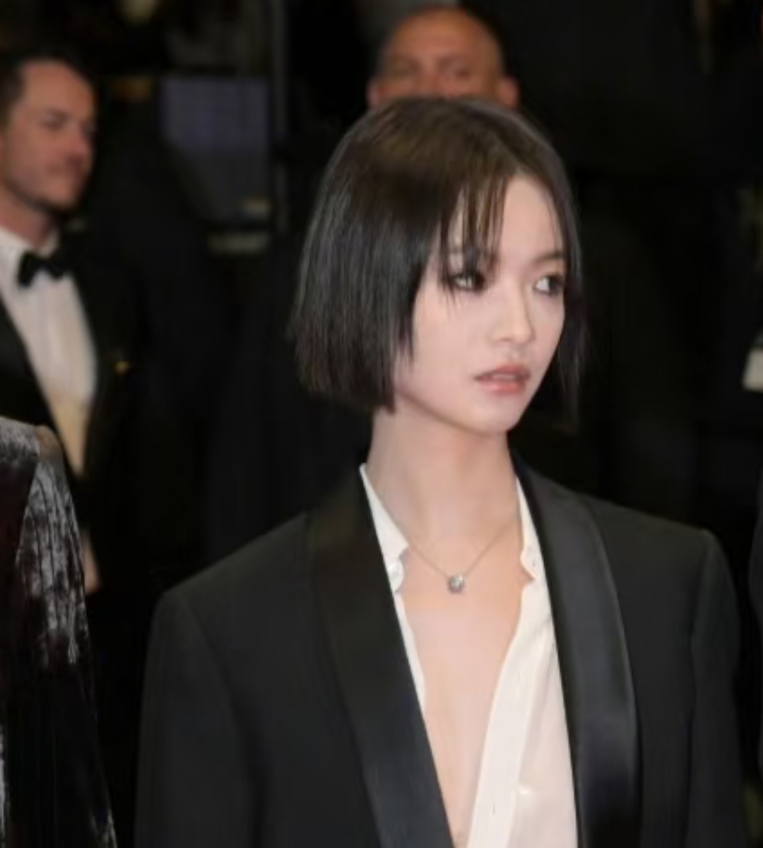 49岁的舒淇美艳依旧落落大方而比她小二十多岁的李庚希却真的不起